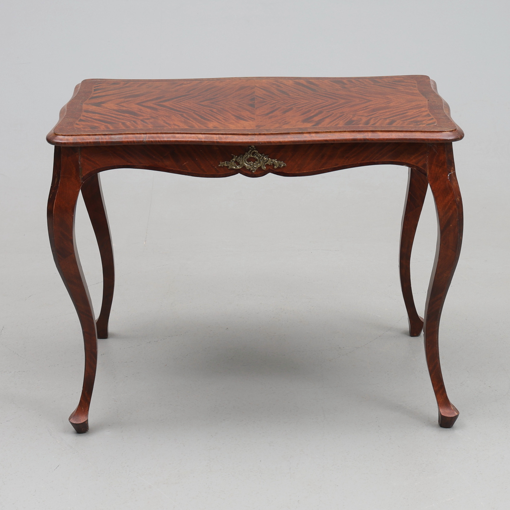 BORD. Rokokostil, 1900-tal.