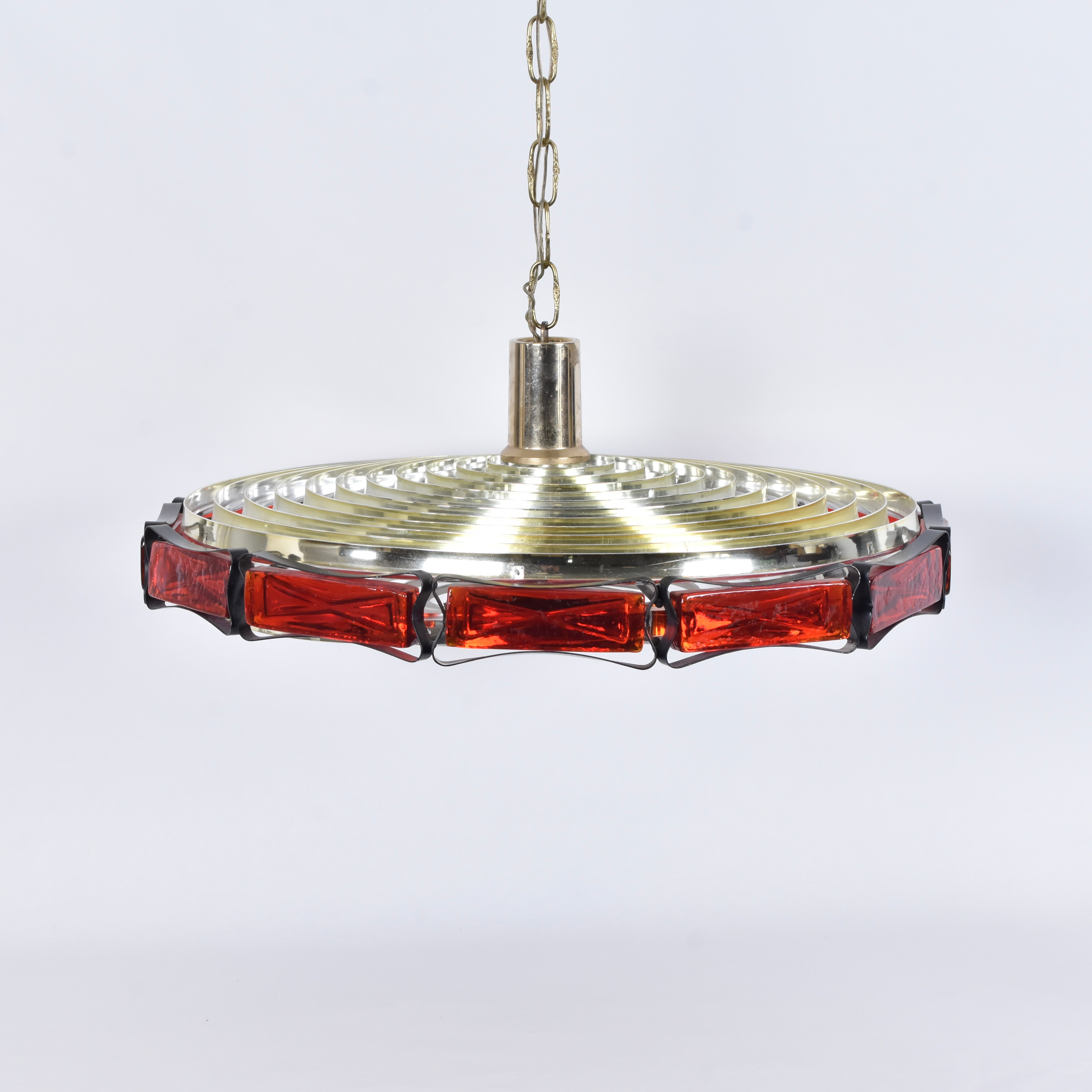 TAKLAMPA, plast, metall och glas, 1900-talets andra hälft.