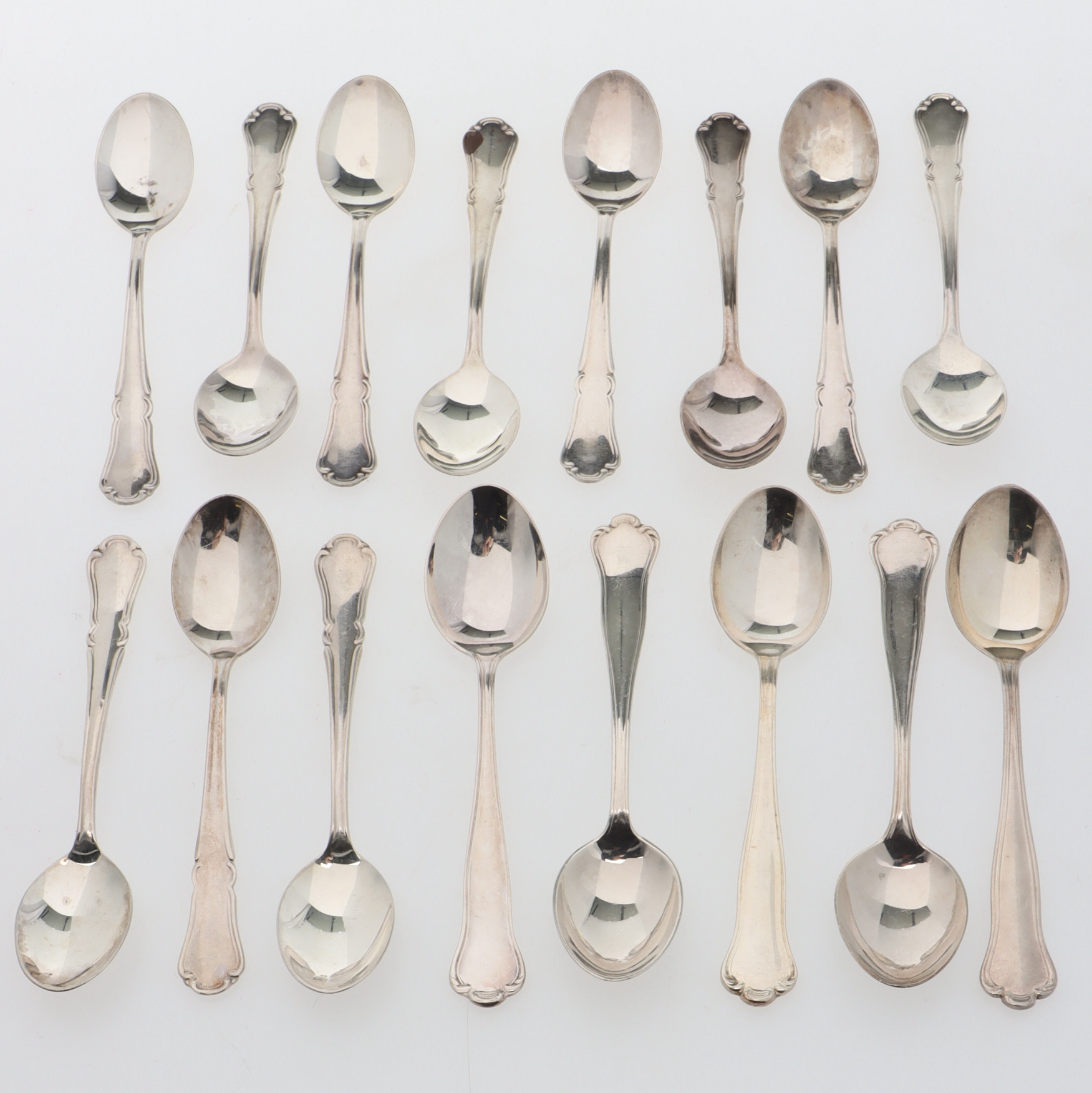 KAFFESKEDAR, 17 st, silver, bl.a Rådhus.