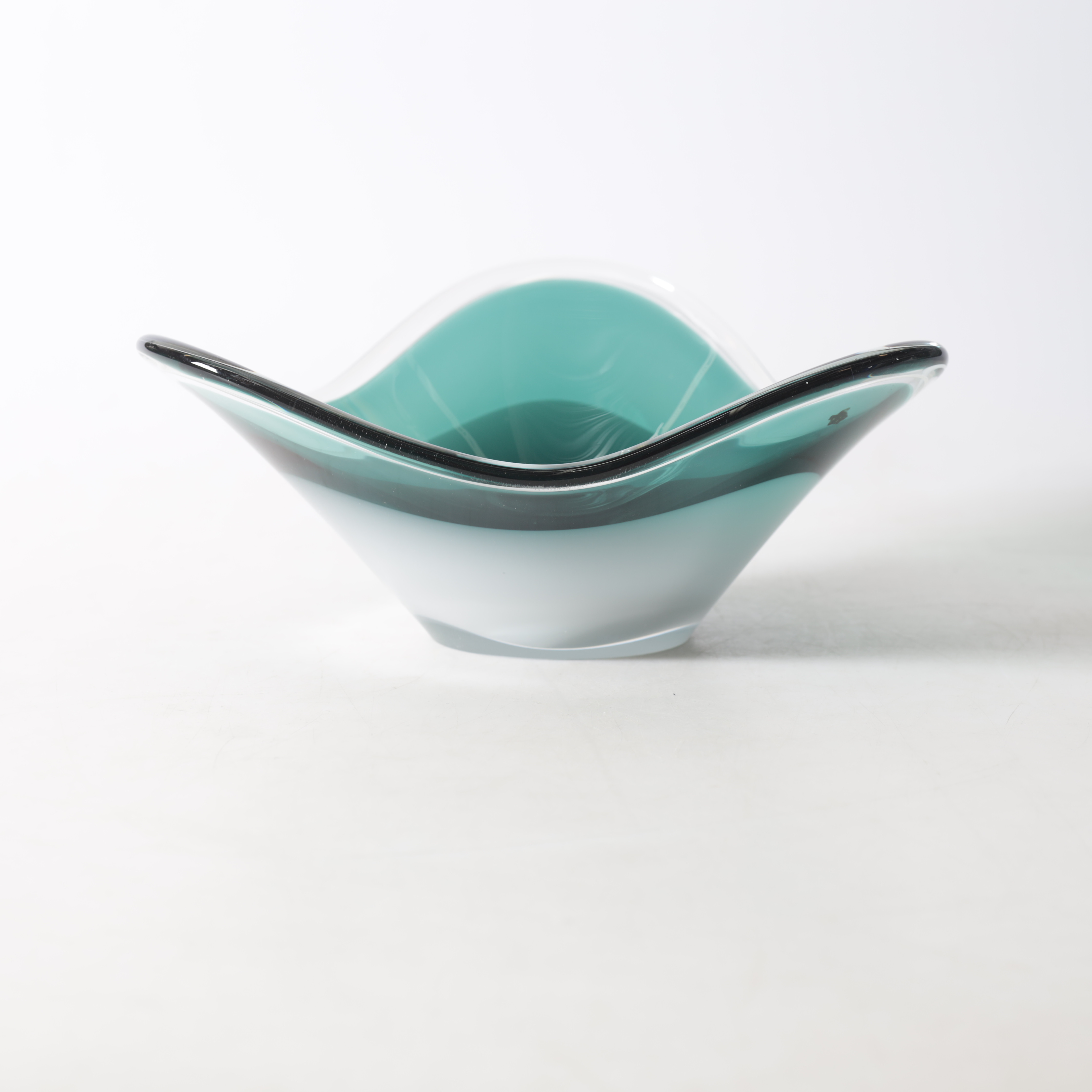 PAUL KEDELV. Skål, glas, "Coquille", Flygsfors, signerad.