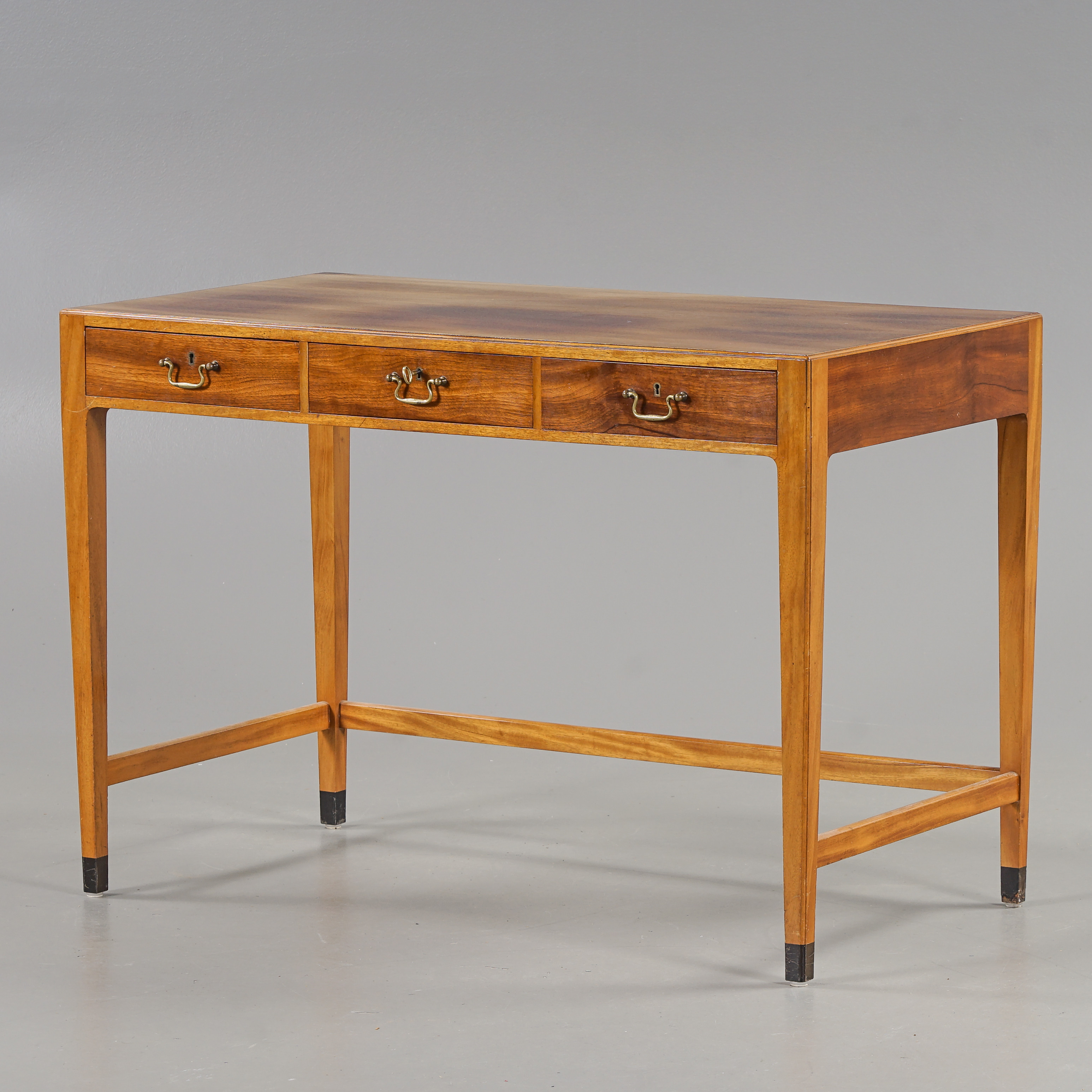 SKRIVBORD Mahogny, 1900-talets mitt.