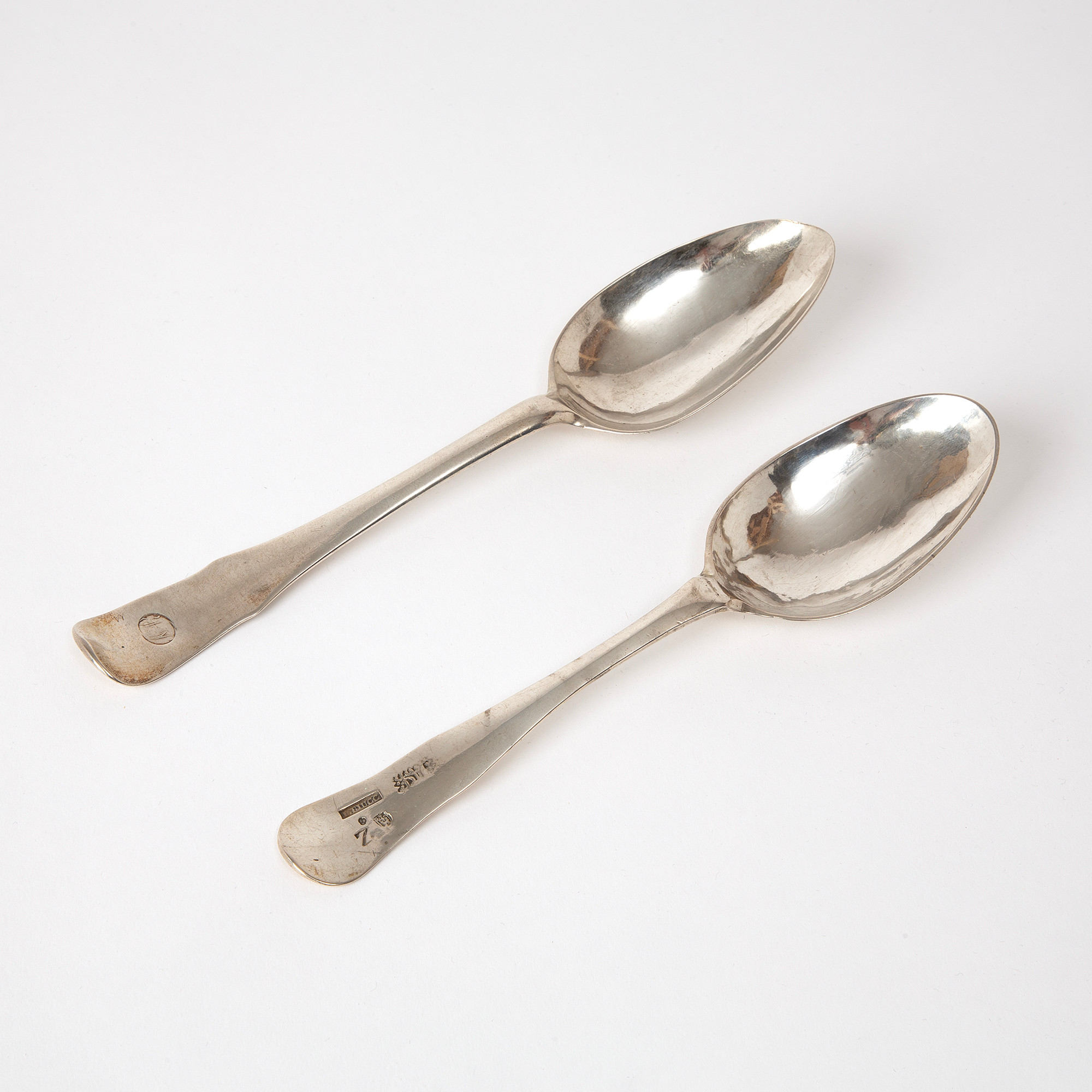 LARS BIUGG. Skedar, 2 st, silver, Jönköping, 1775 och 1782.