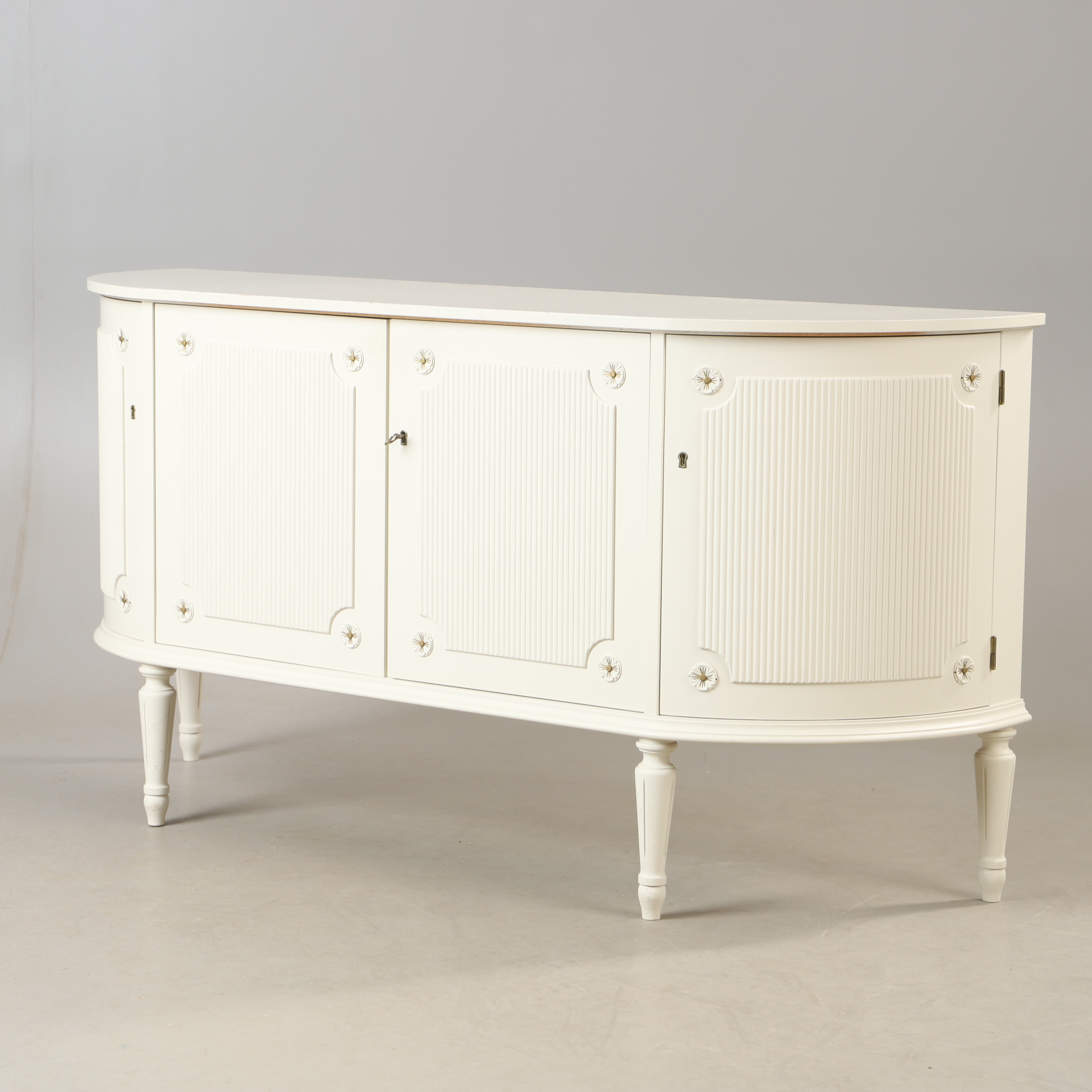 SIDEBOARD, vitmålat, gustaviansk stil.