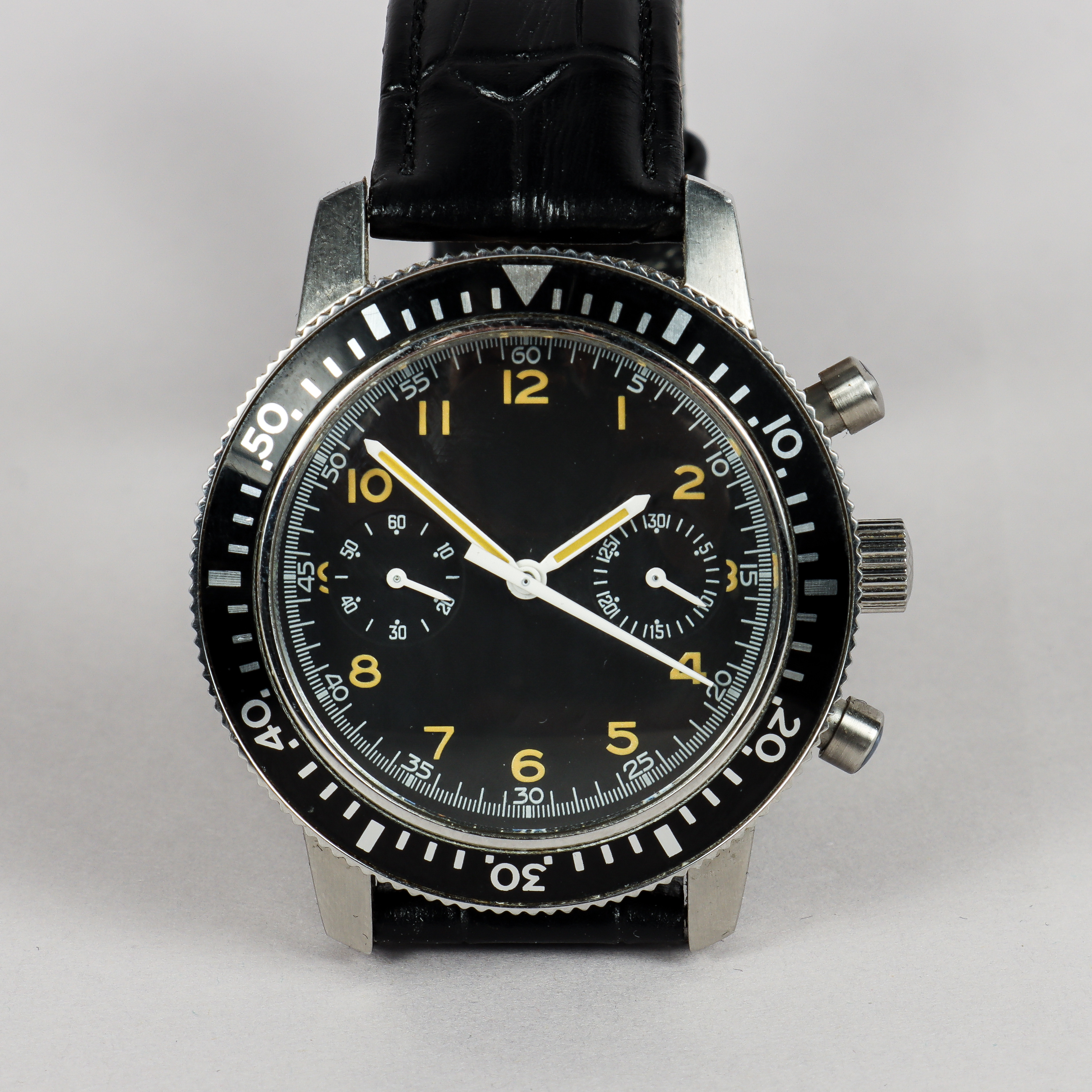 PENNAN OCH SVÄRDET, Replika på "Viggen" kronograf, armbandsur, stål, automatisk, samtida.