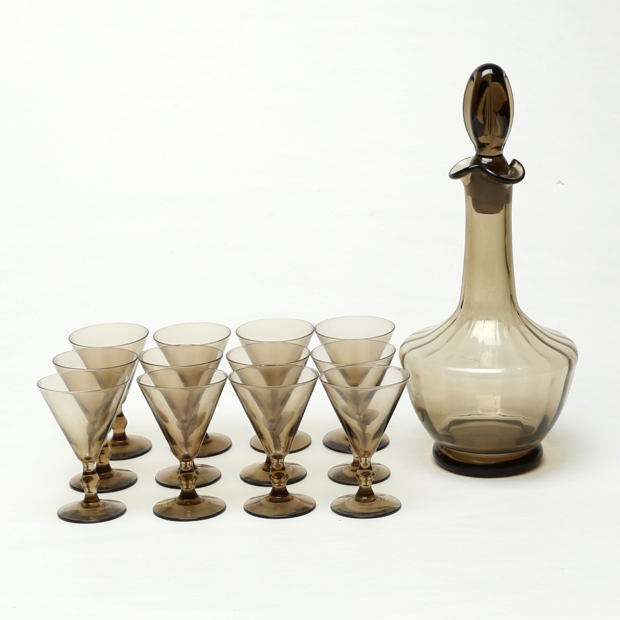 KARAFF och GLAS, 12 st, brunfärgade.