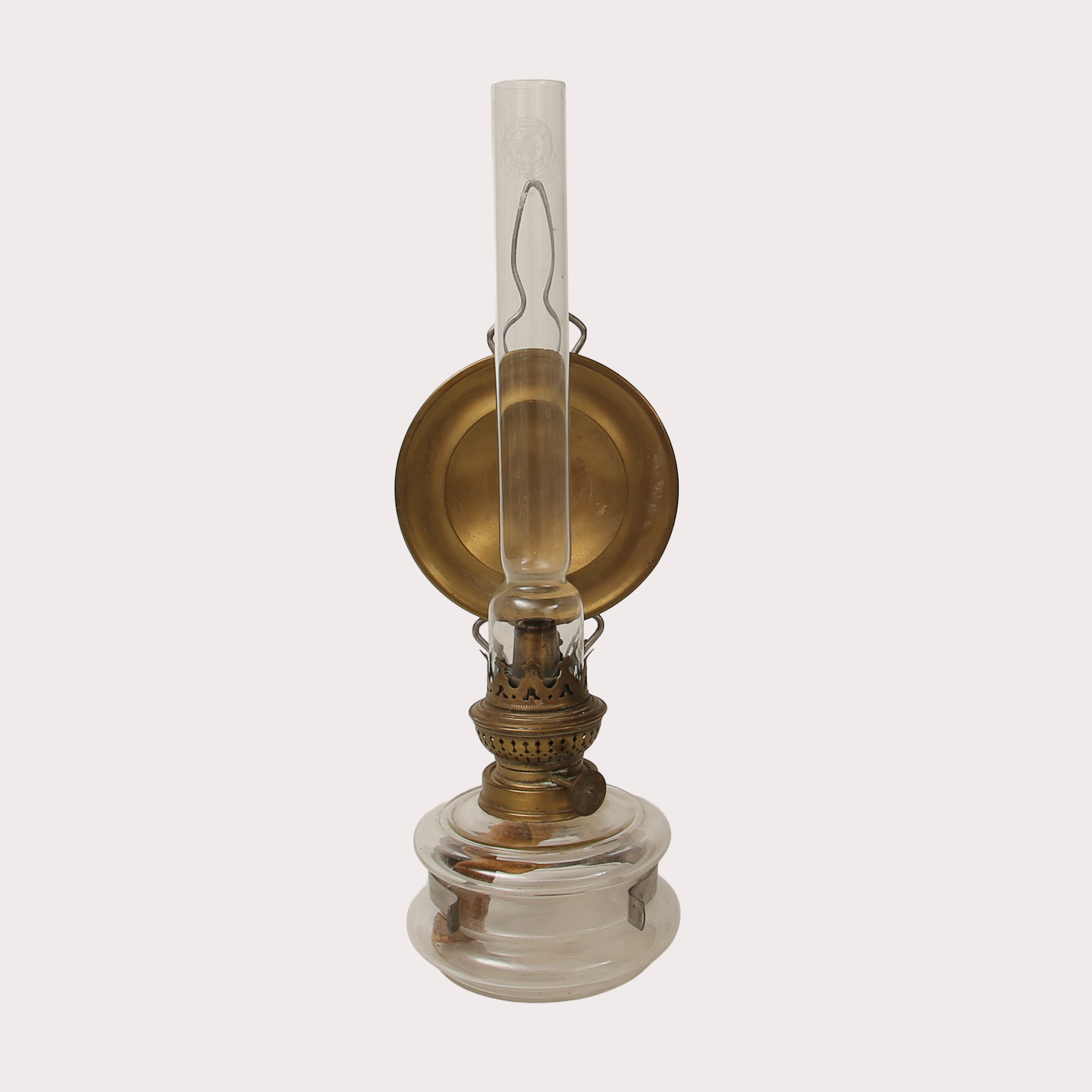 VÄGGFOTOGENLAMPA, glas & mässingsplåt, Kosmos. 1900-tal.