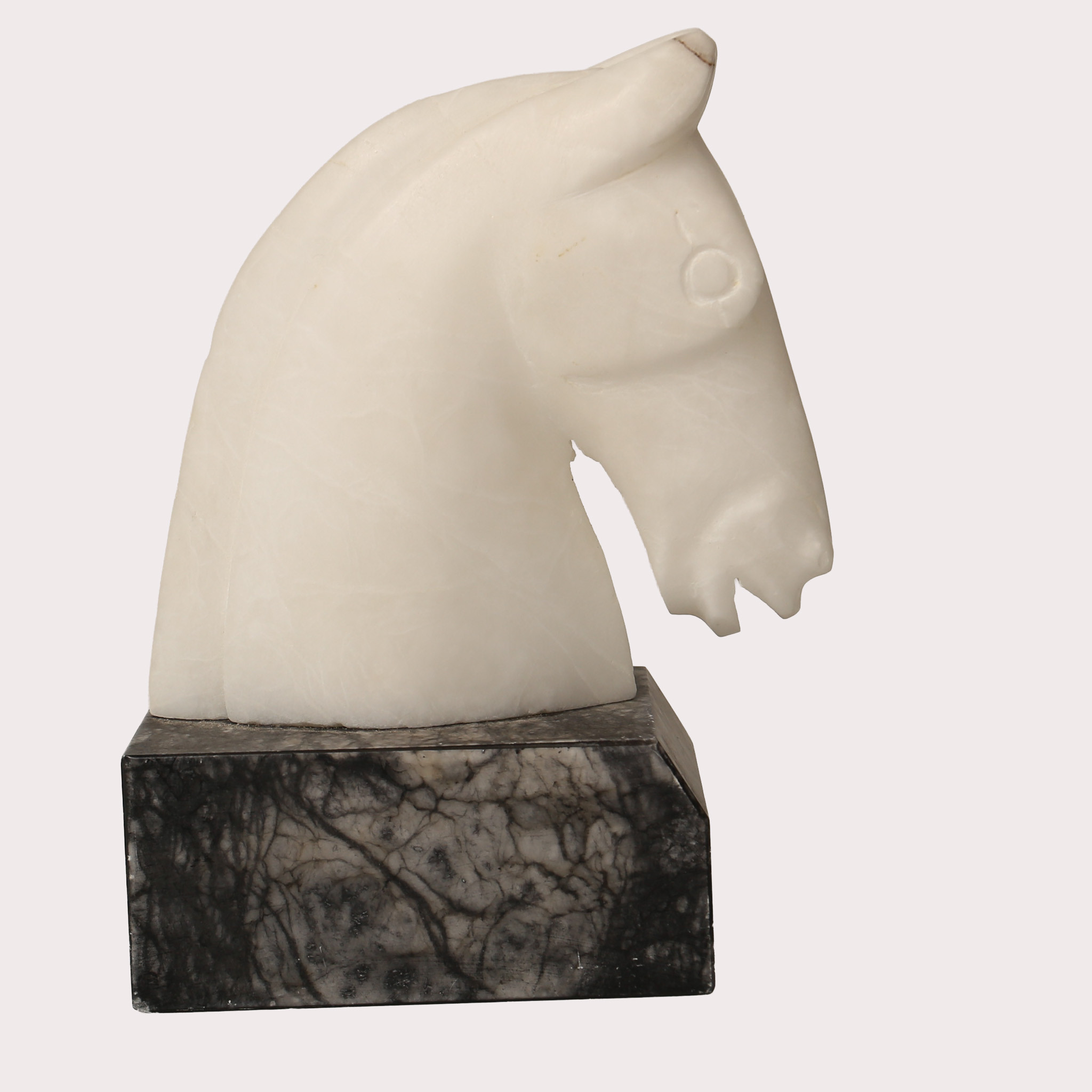 HÄSTSKULPTUR, vit och gråvit marmor, Italien. 1900-talets sista fjärdedel.