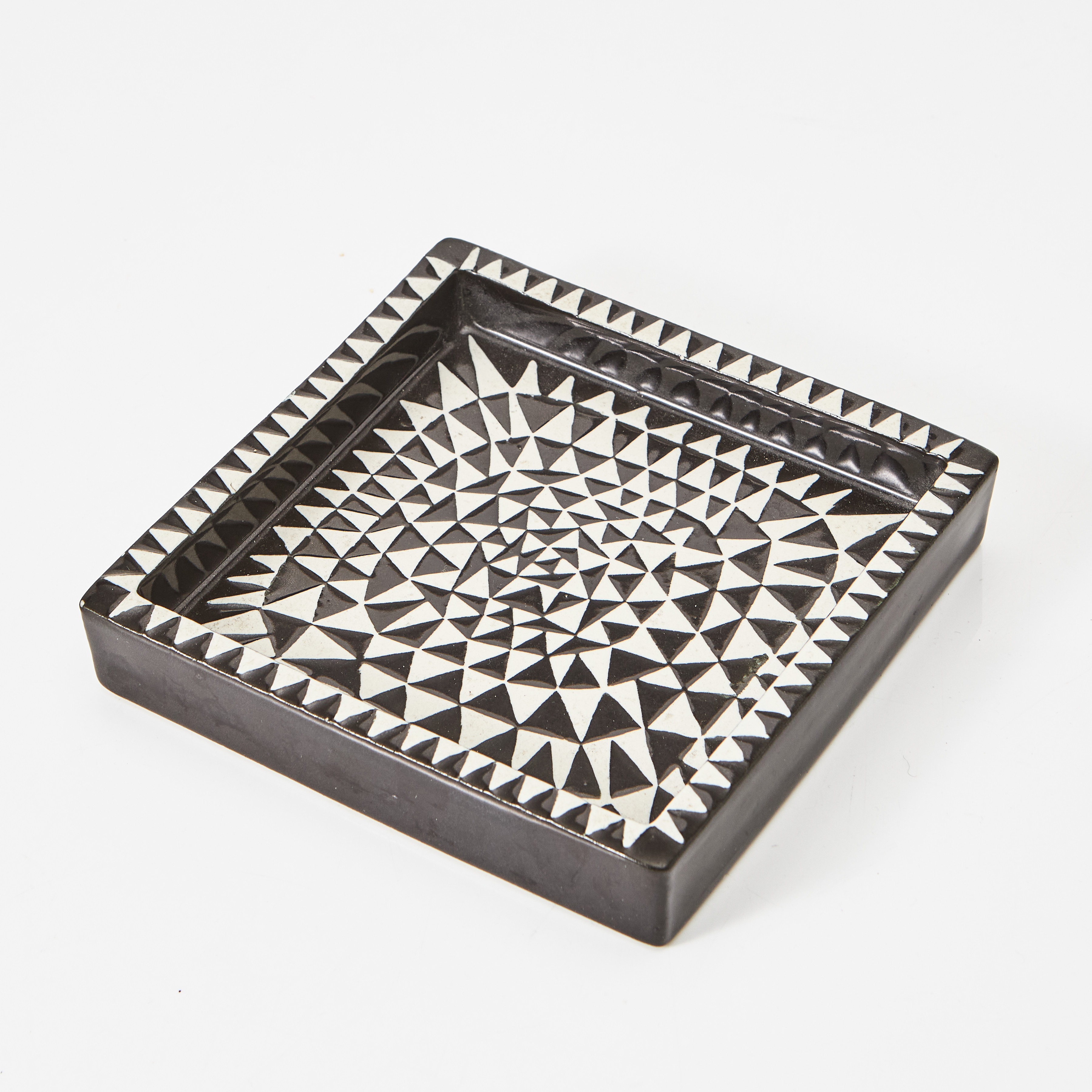 STIG LINDBERG. Askfat, "Domino", nr 14, Gustavsberg, formgiven 1954.