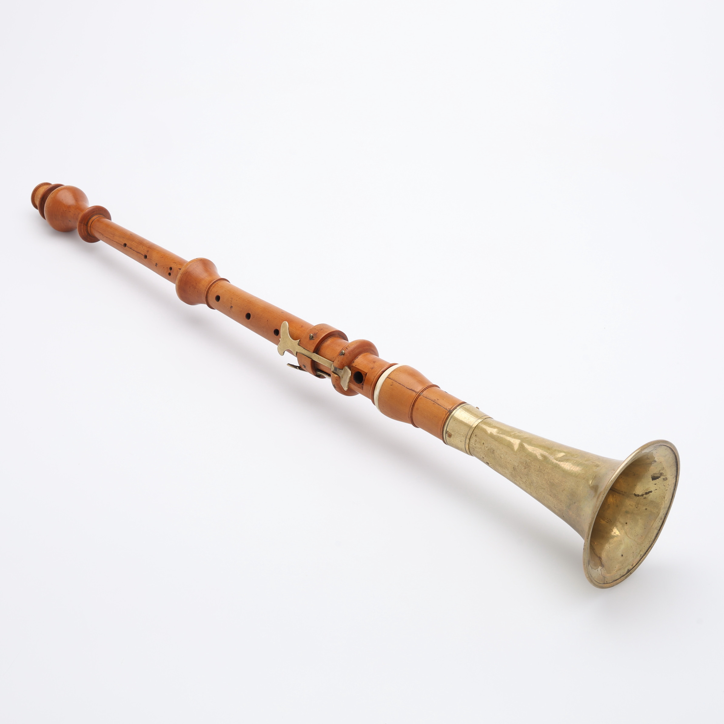 OBOE TILLVERKAD AV FRIEDRICH GABRIEL AUGUST KIRST (1750-1806), verksam i Potsdam/Preussen. Buxbom, ben och mässing.