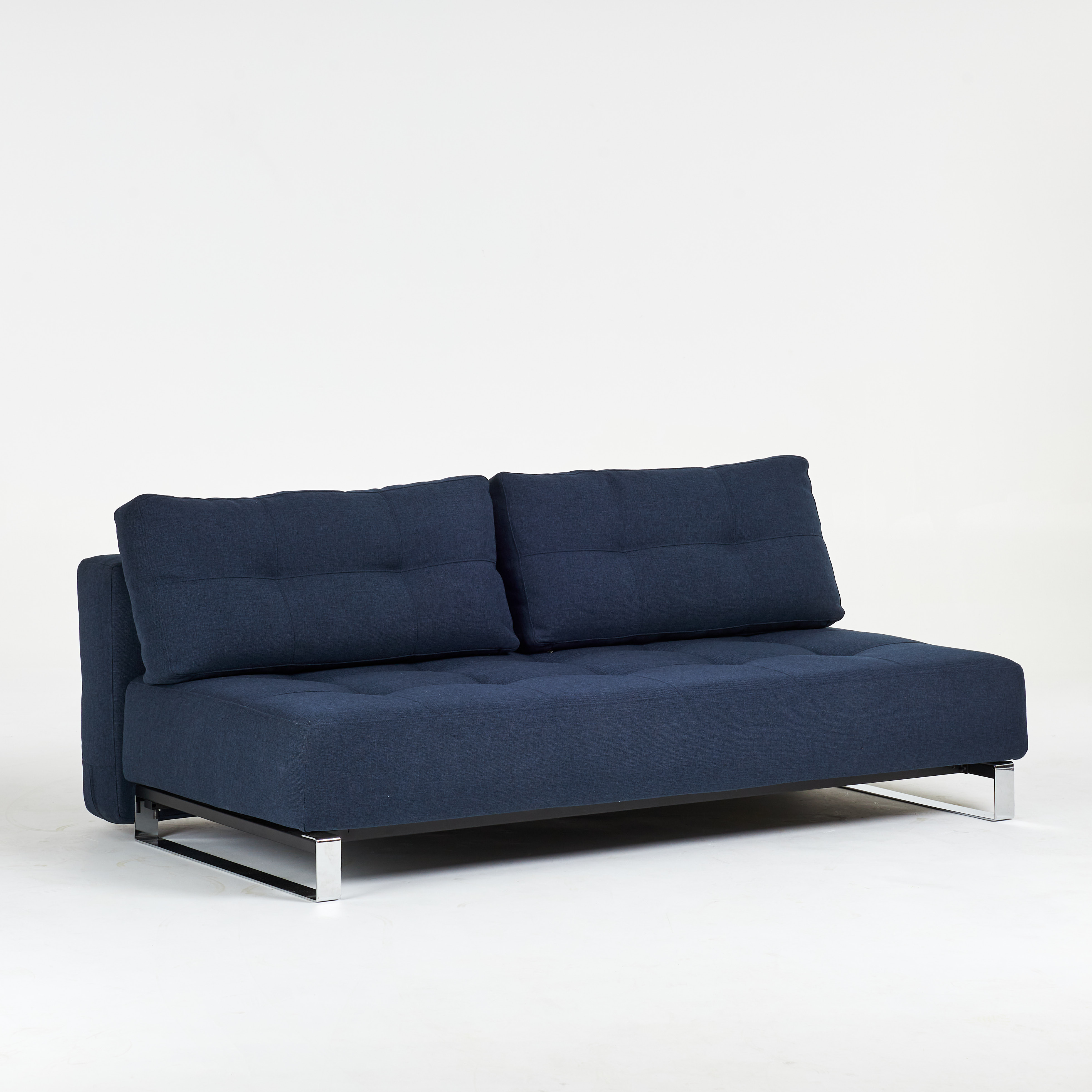 BÄDDSOFFA. Innovation Living, etikettmärkt, samtida.