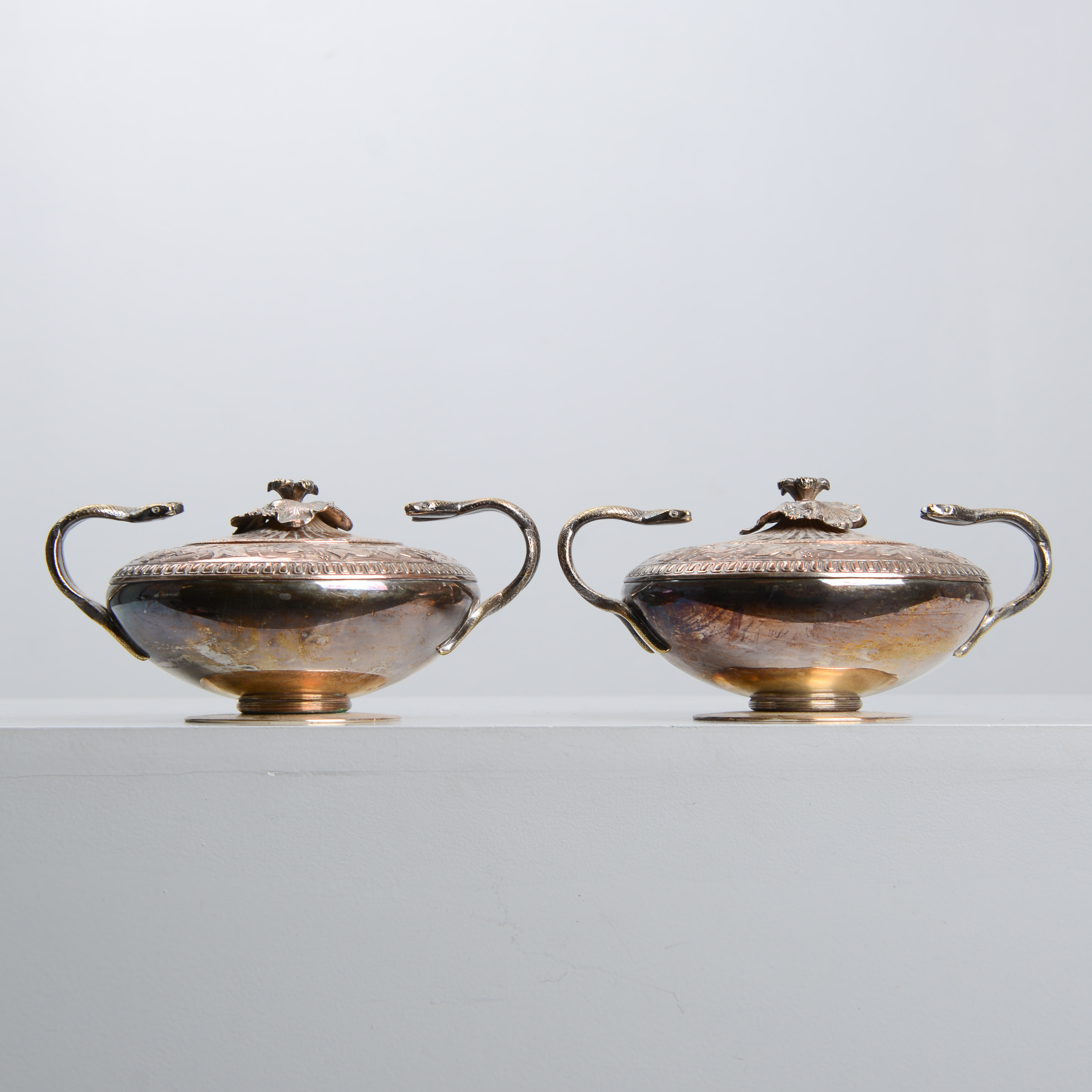 SOCKERSKÅLAR, ett par, nysilver, 1900-talets första del.