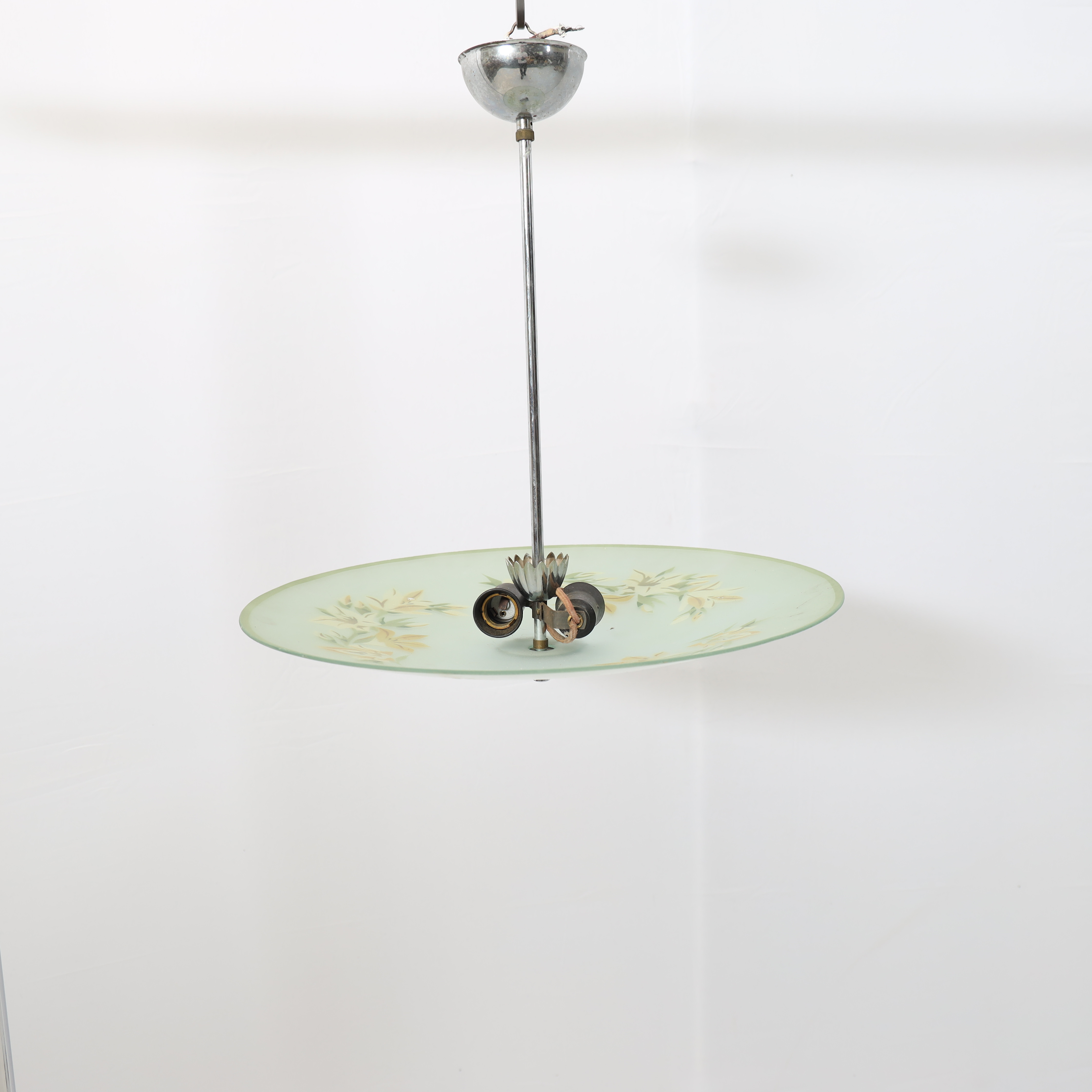 TAKLAMPA, plafondmodell, 1930-1940-tal, skärm med blomster, förnicklat fäste.