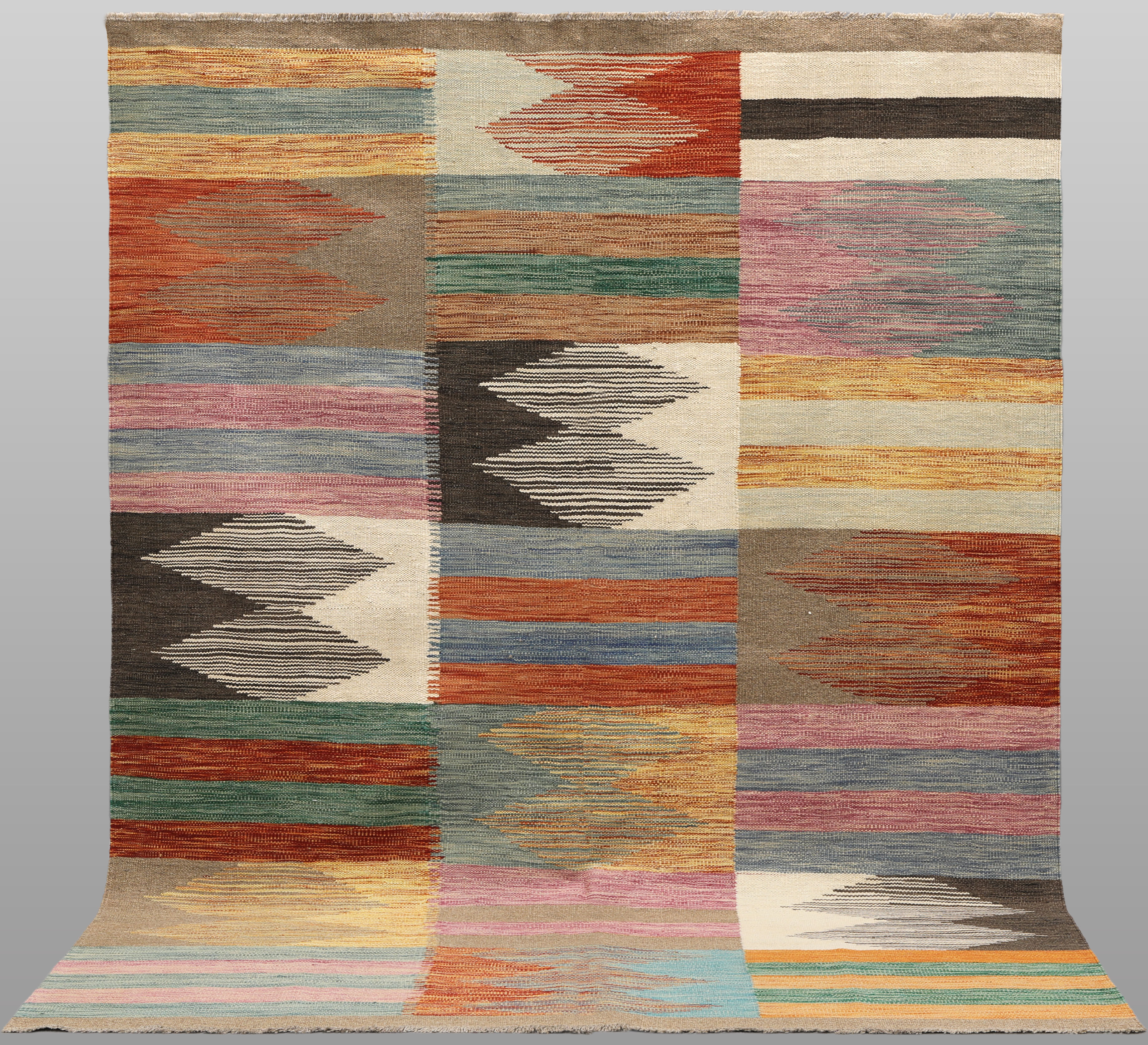 ORIENTMATTA. Kelim modern design, 240 x 167 cm.