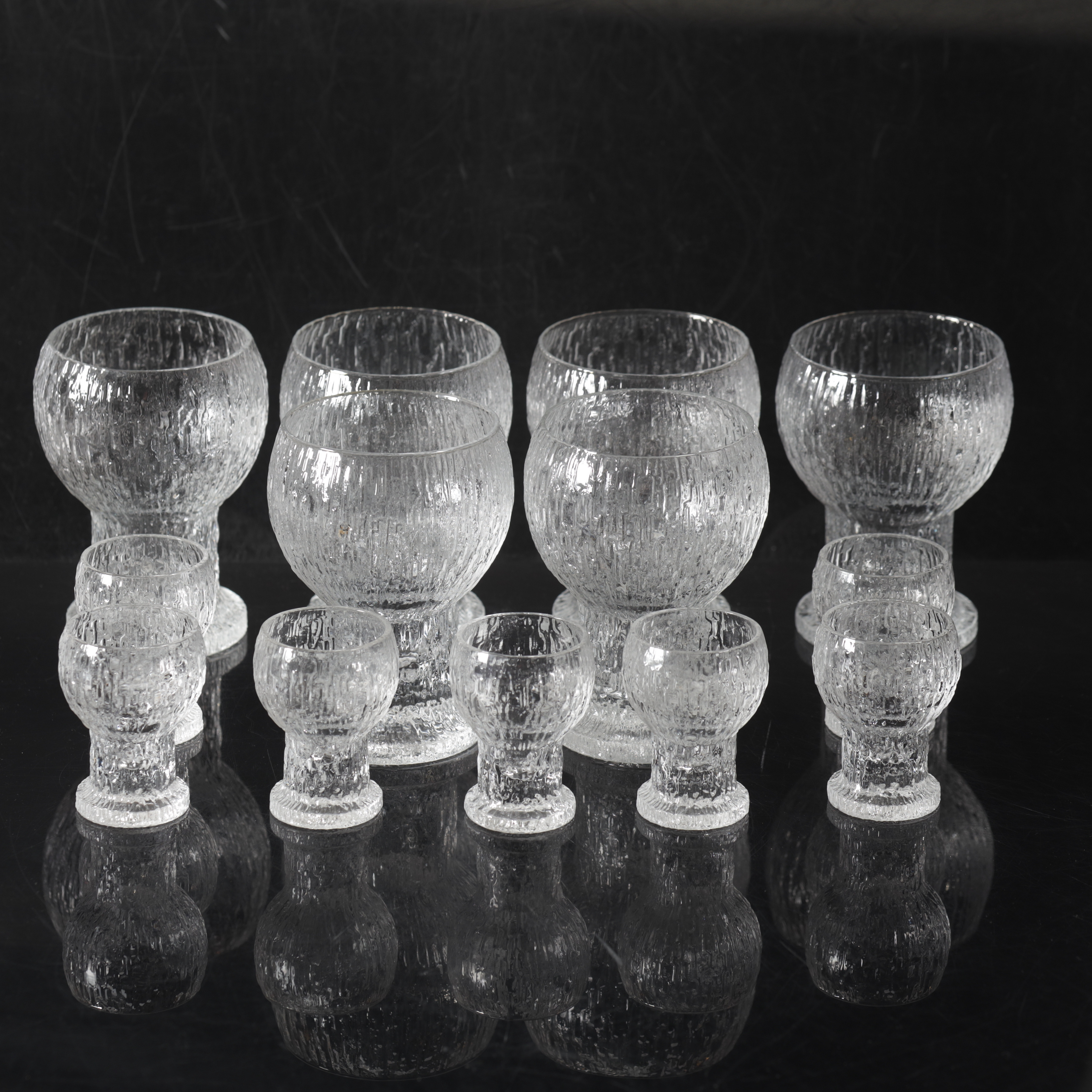 TIMO SARPANEVA. Glas, 13 st. "Kekkerit", Iittala.