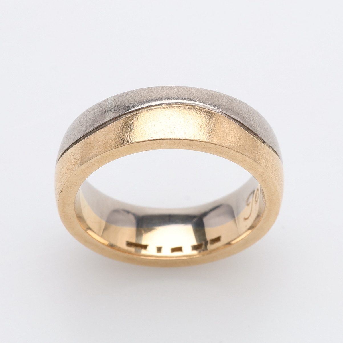 RING, 18K TVÅFÄRGAT GULD, VIKT CIRKA 15,6 GRAM.