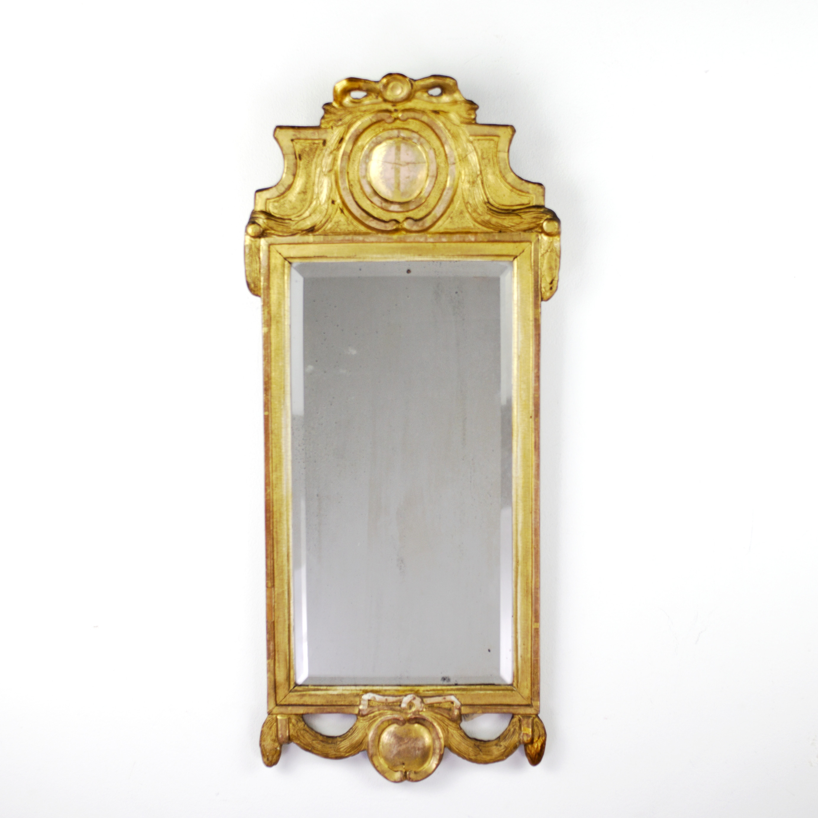 SPEGEL, gustaviansk, skuren dekor, fasettslipat glas, 17/1800-tal.