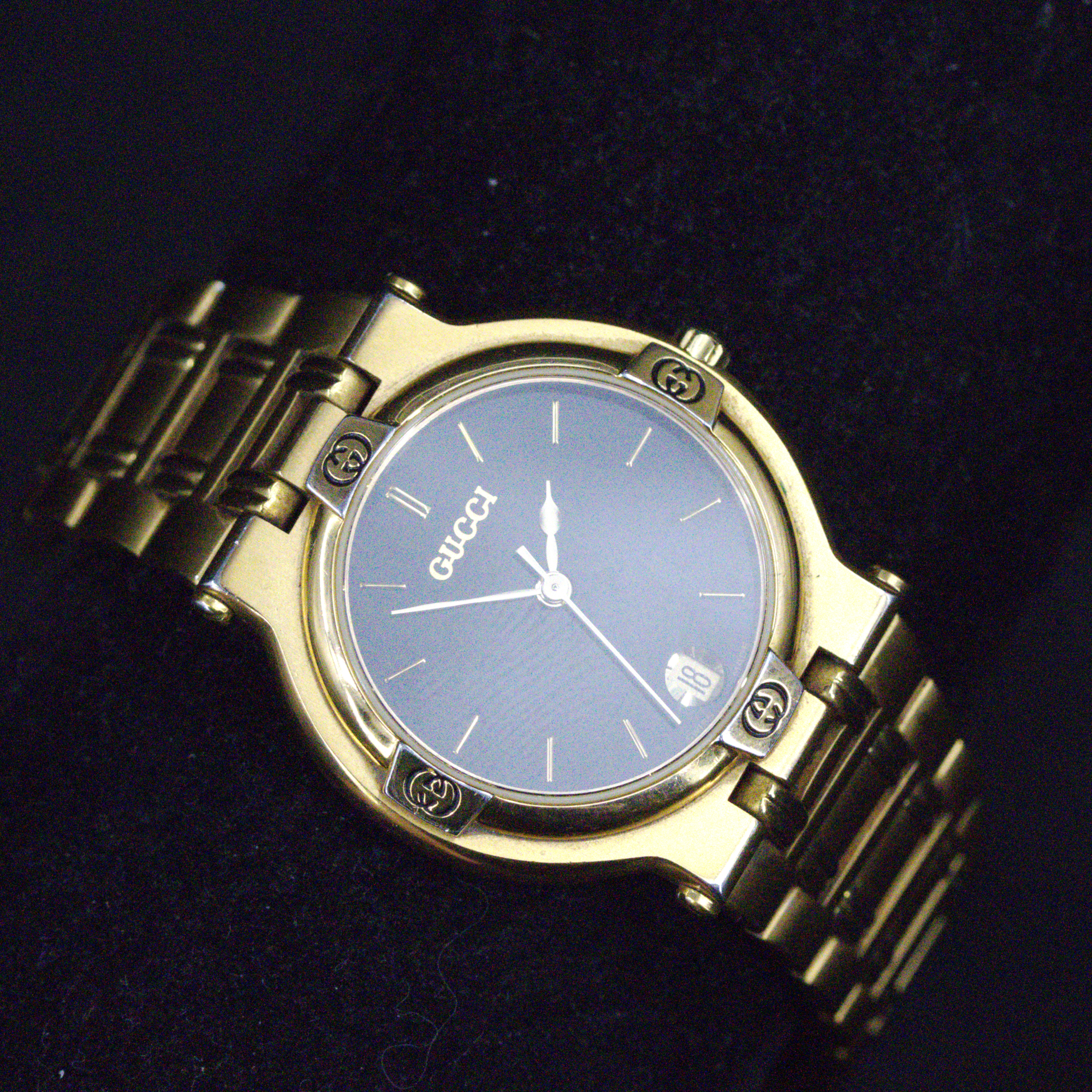 GUCCI. 9200 M, armbandsur, unisex, guldpläterad stål, quartz, datum. originalarmband, 1980-90 tal, Schweiz.