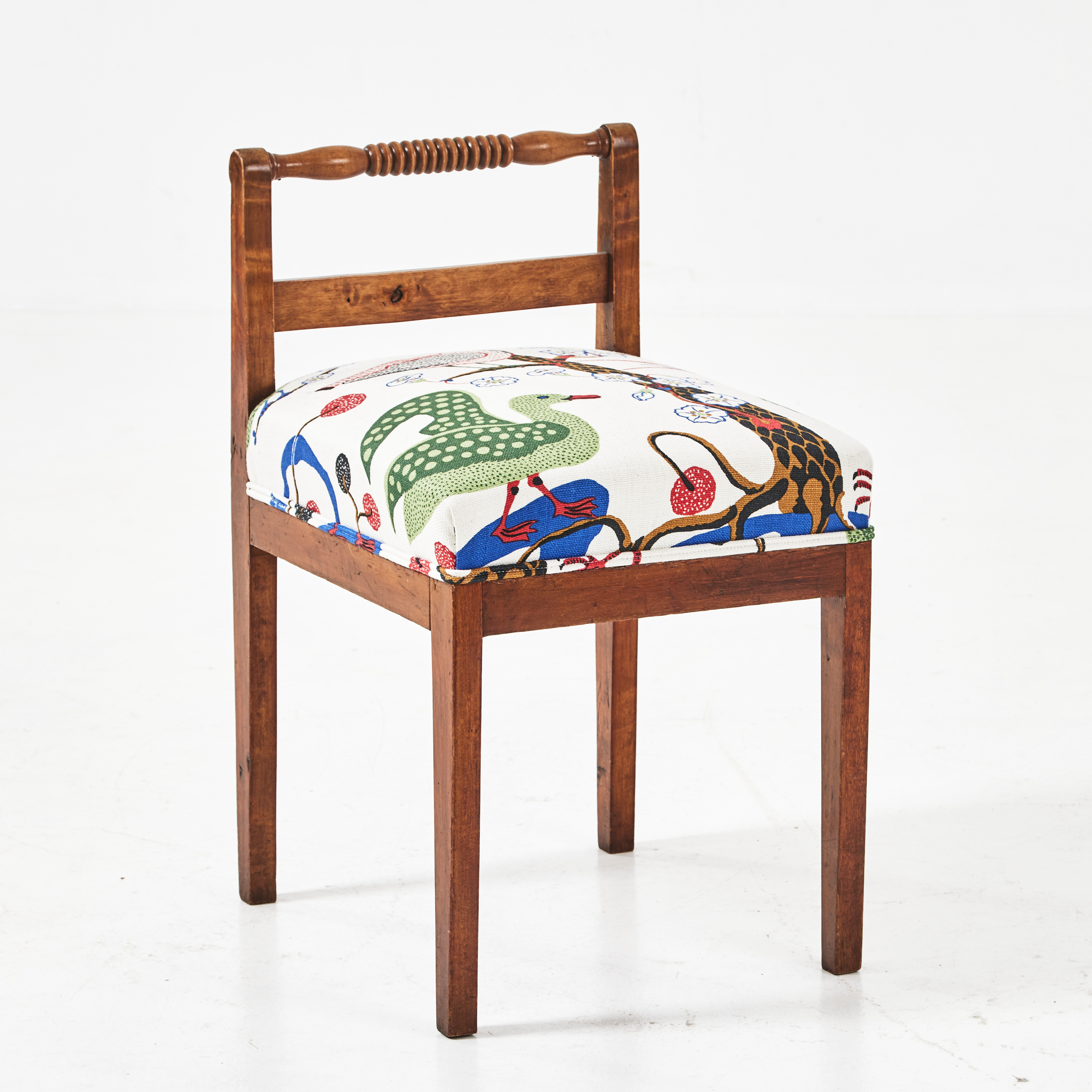 PALL, 1900-tal, klädd i Gröna Fåglar, Josef Frank, Firma Svenskt Tenn.