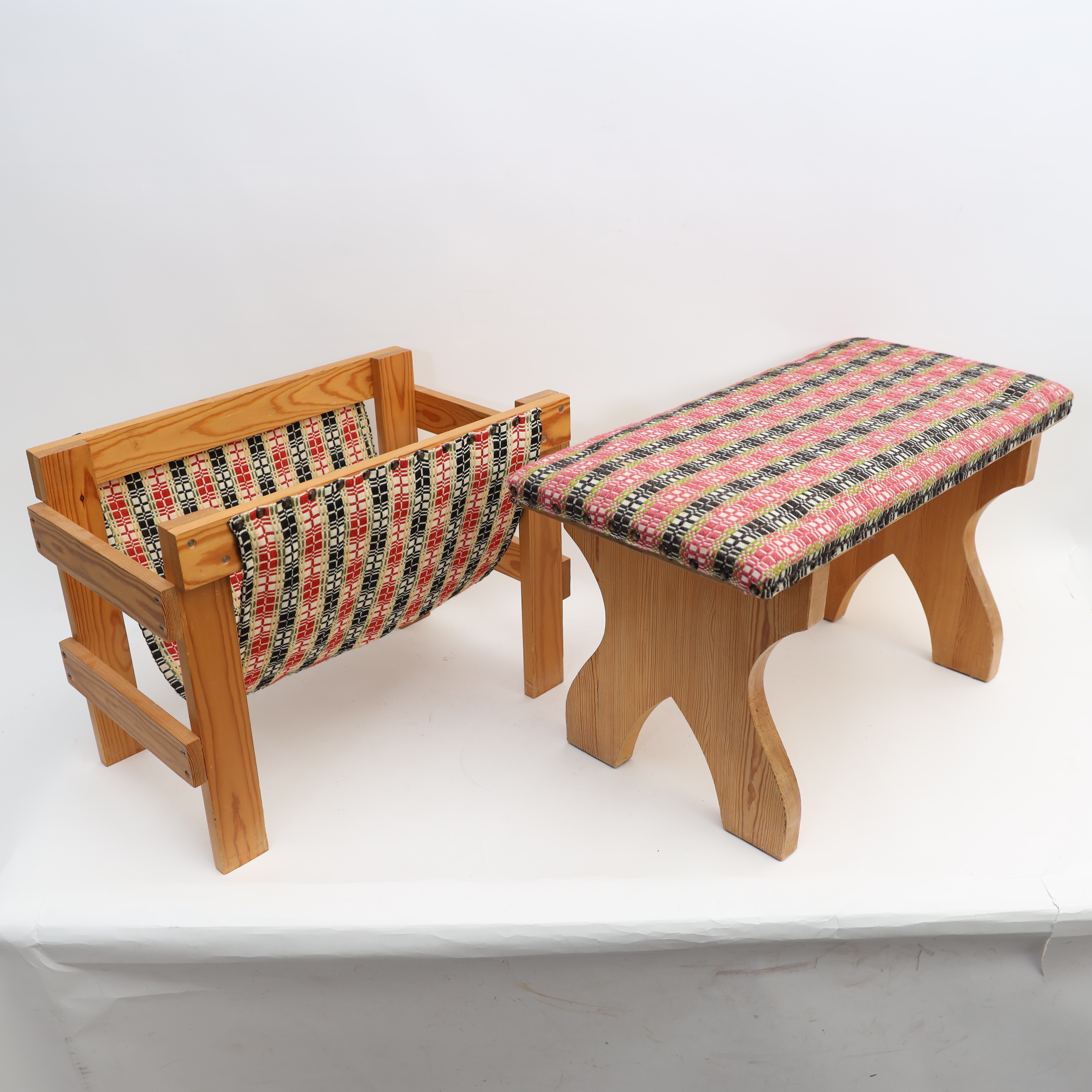 PALL SAMT TIDSKRIFTSSTÄLL, furu samt vävd textil.
