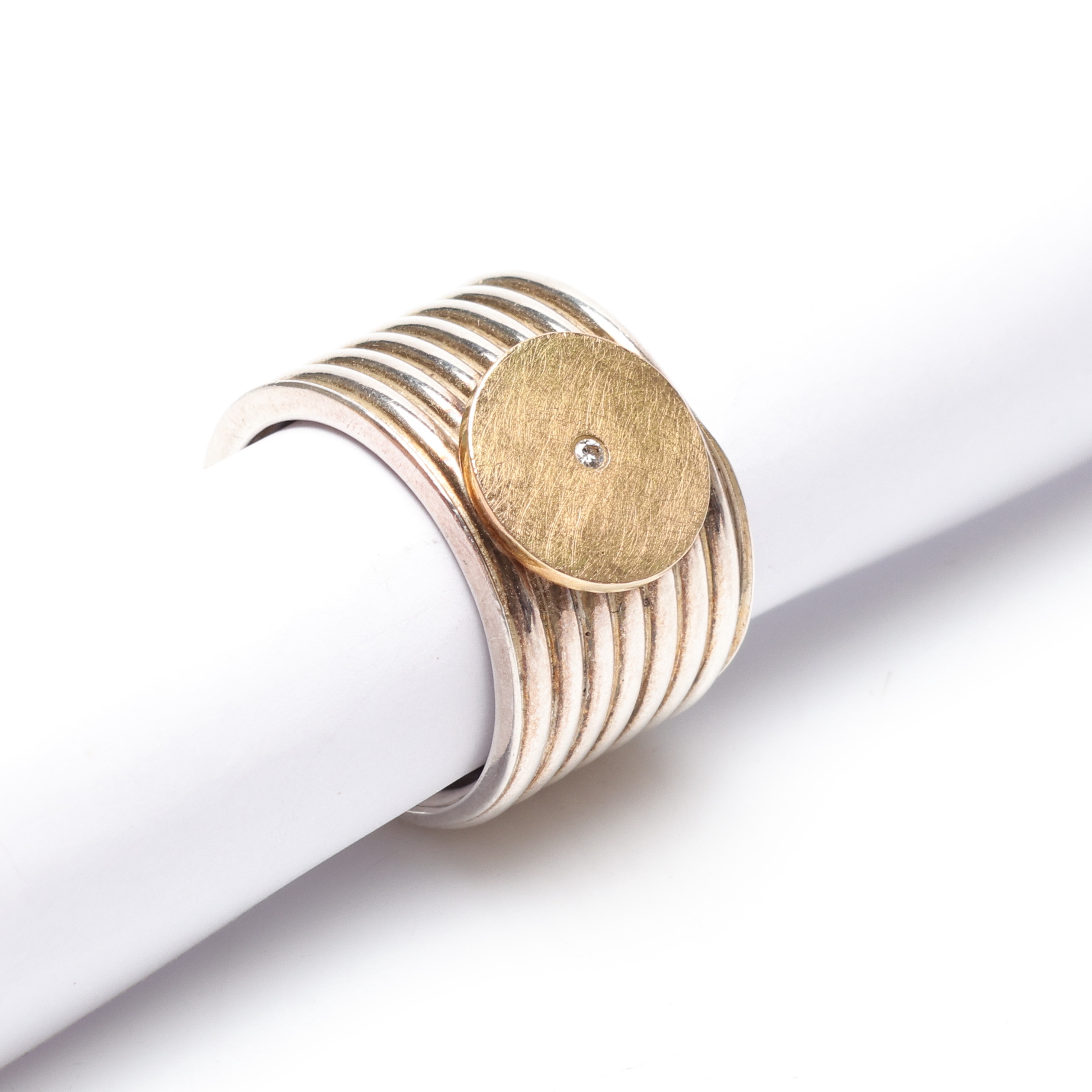 PETER DE WIT. RING, silver med diamant samt troligen guld, totalvikt ca 18,1 g.
