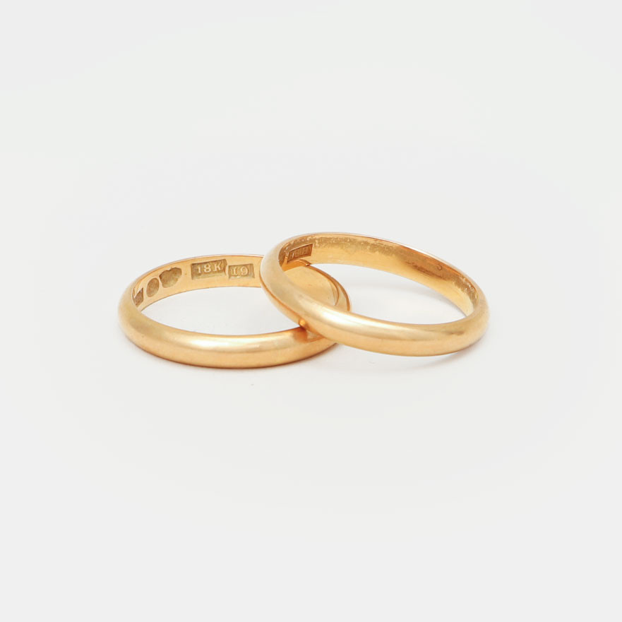 RINGAR, 2 st, 18k guld. Vikt ca 8,0 g.