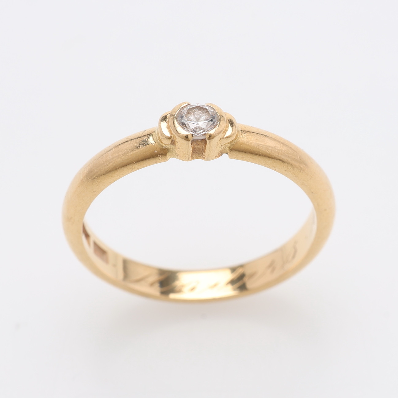RING, 18K GULD & GLAS, TOTALT CIRKA 3,3 GRAM.