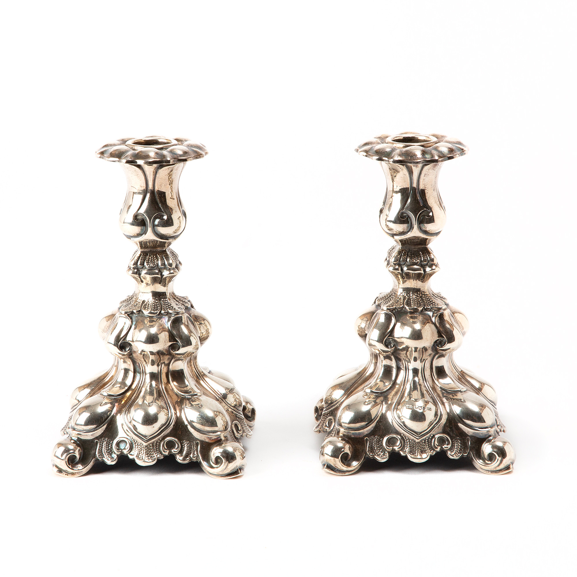 LJUSSTAKAR, ett par, barockstil, silver, 1958.
