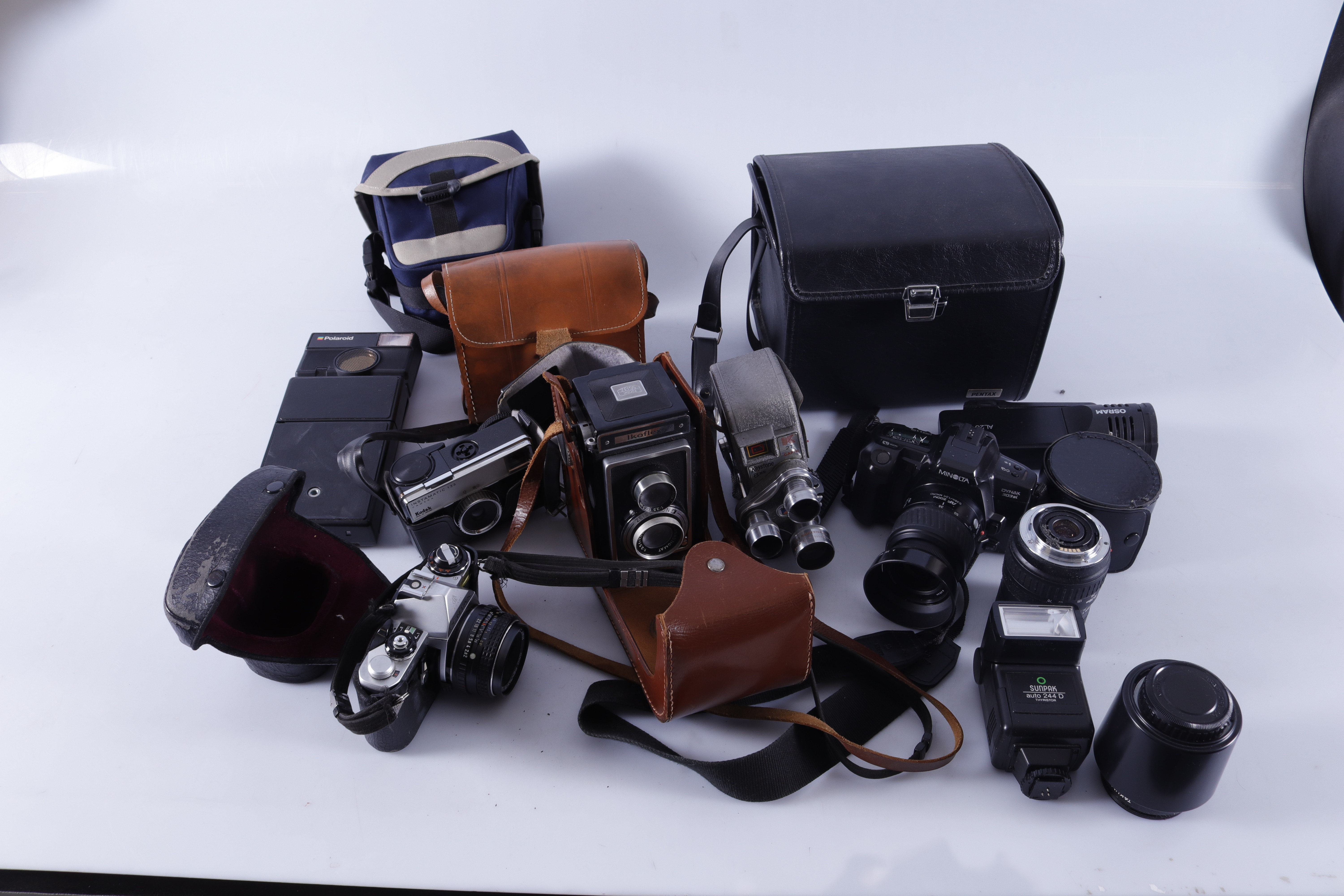 PARTI KAMEROR OCH BLIXTAR, bla Minolta och Pentax, 1-låda.