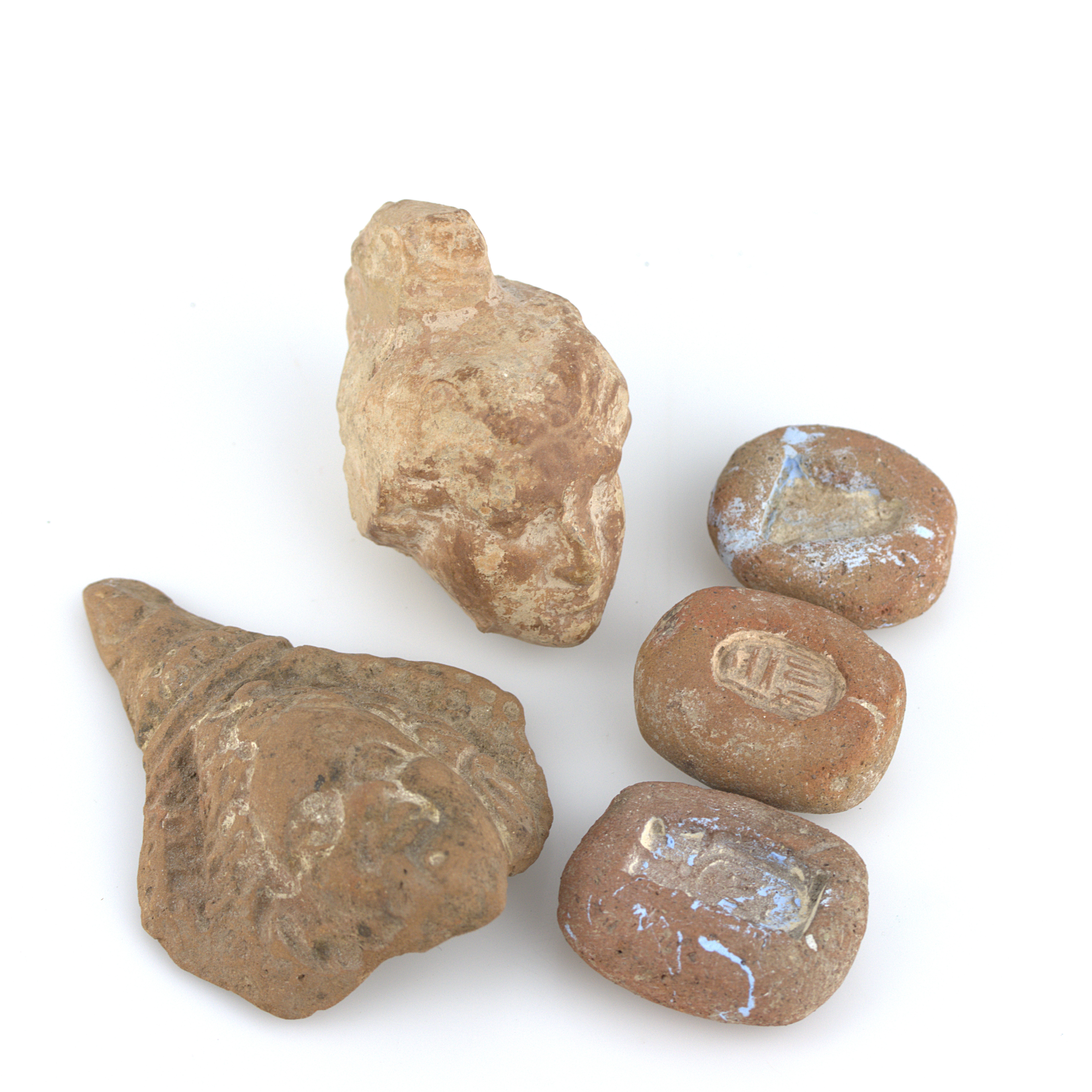 ARTEFAKTER i lergods, 5 delar, 2500 - 300 f.Kr. Egypten.