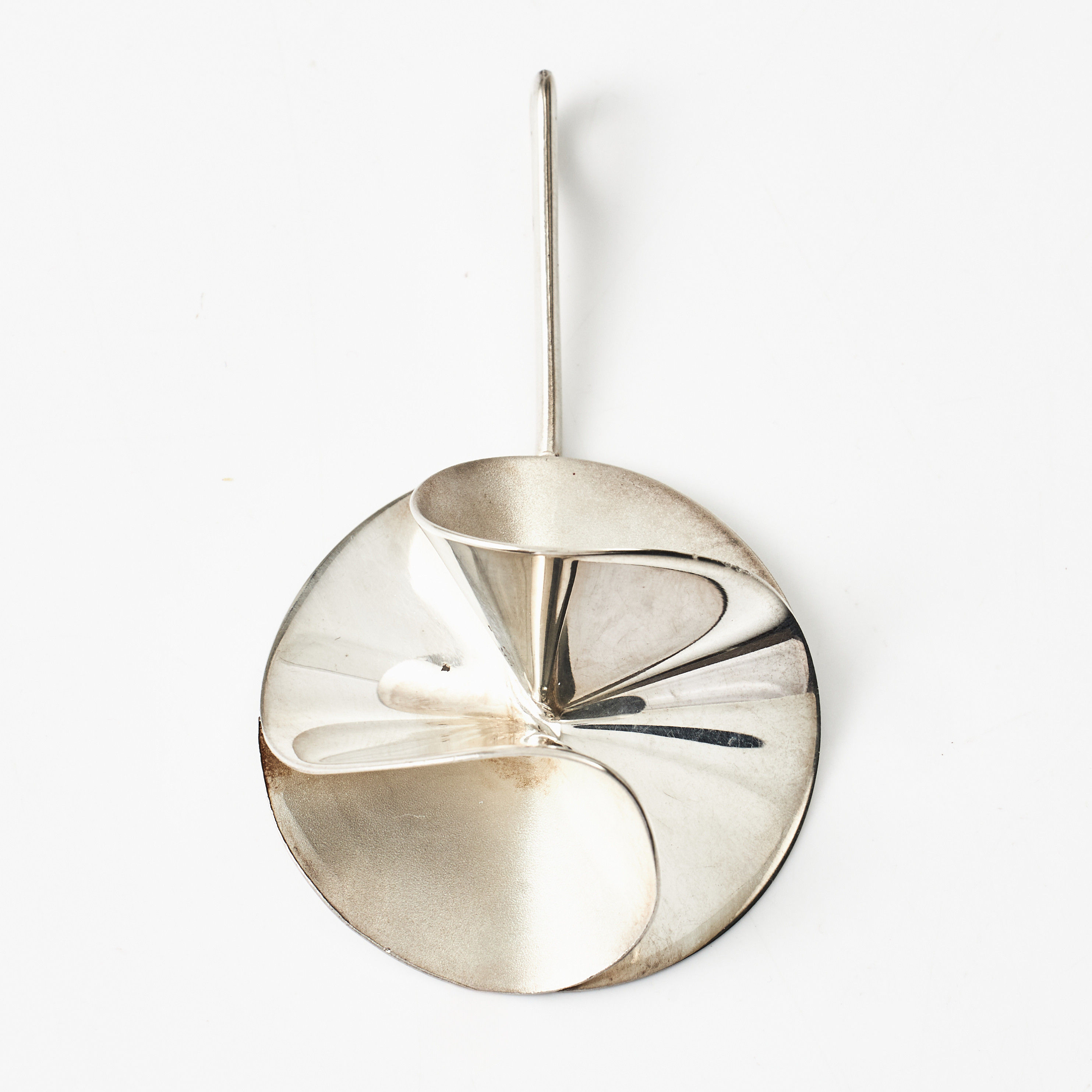 PER DÅVIK, hänge, satinerat-och blankslipat sterlingsilver, firma Alton, Falköping 1976.