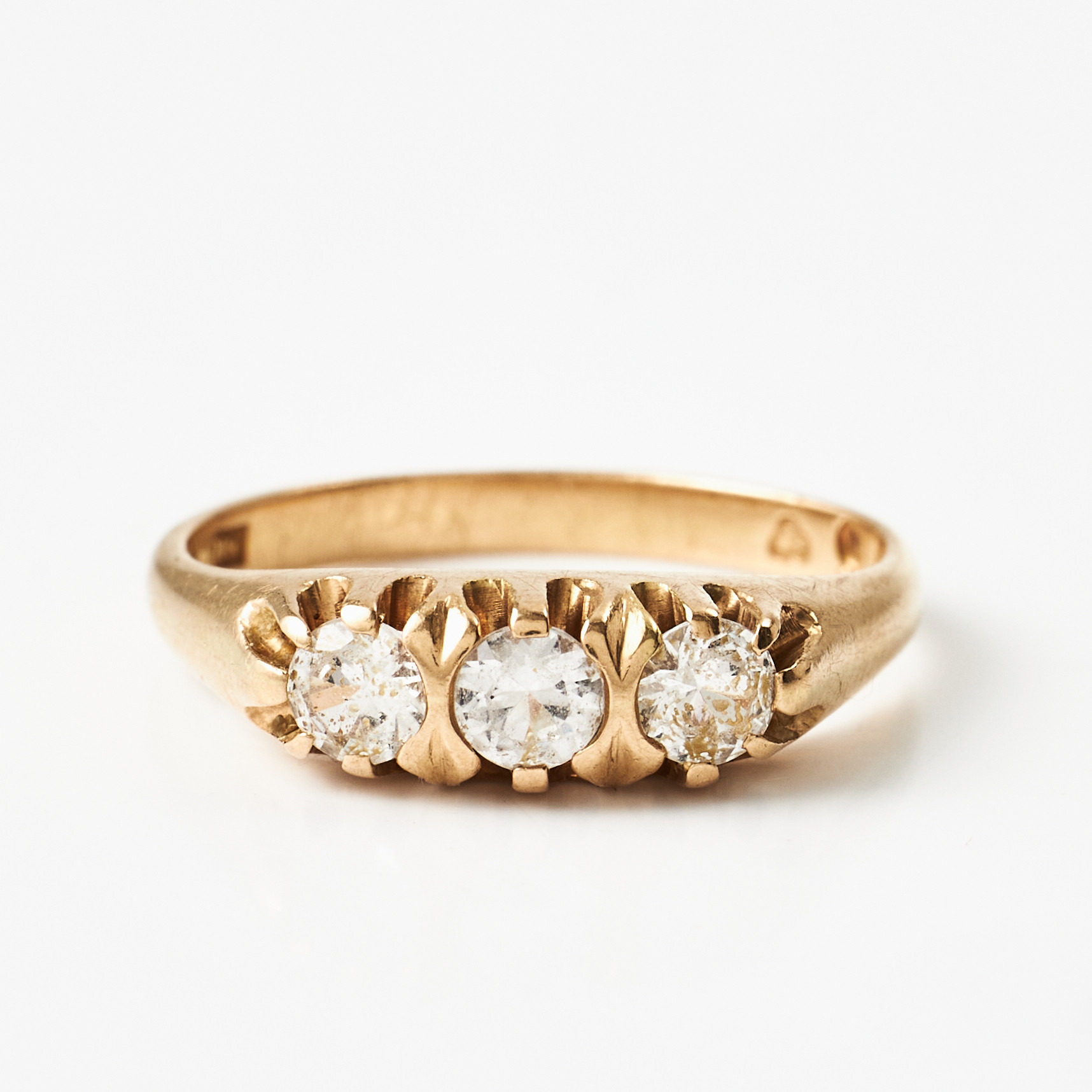 RING, 18 k guld, 3 vita fasettslipade glasstenar, GE-Kå Smycken, G Kaplan, Stockholm 1963.