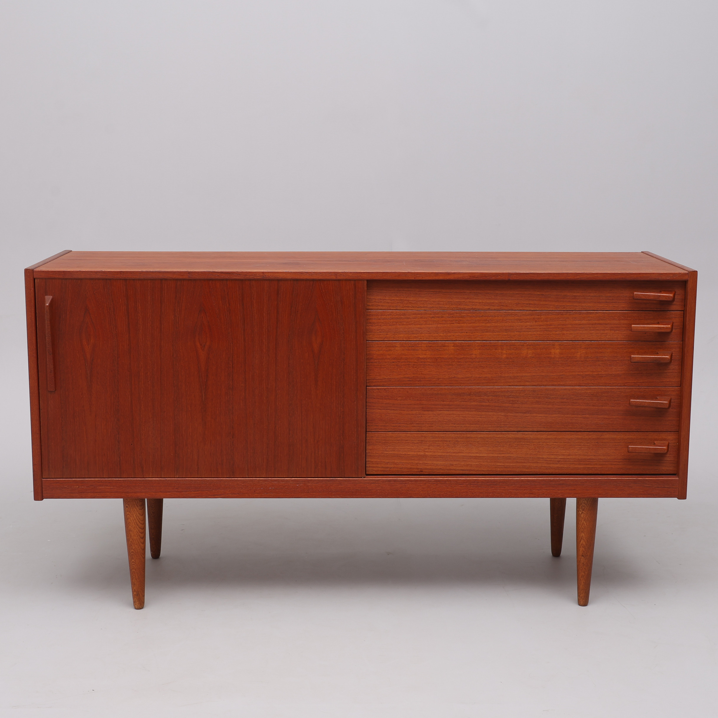 YNGVE EKSTRÖM. SIDEBOARD, TEAK, HUGO TROEDS, BRA BOHAG, BJÄRNUM, 1960-TAL.