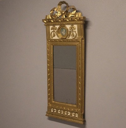 VÄGGSPEGEL, HALLSTÄMPLAD, GUSTAVIANSK, STOCKHOLM 1700-TALETS SLUT.