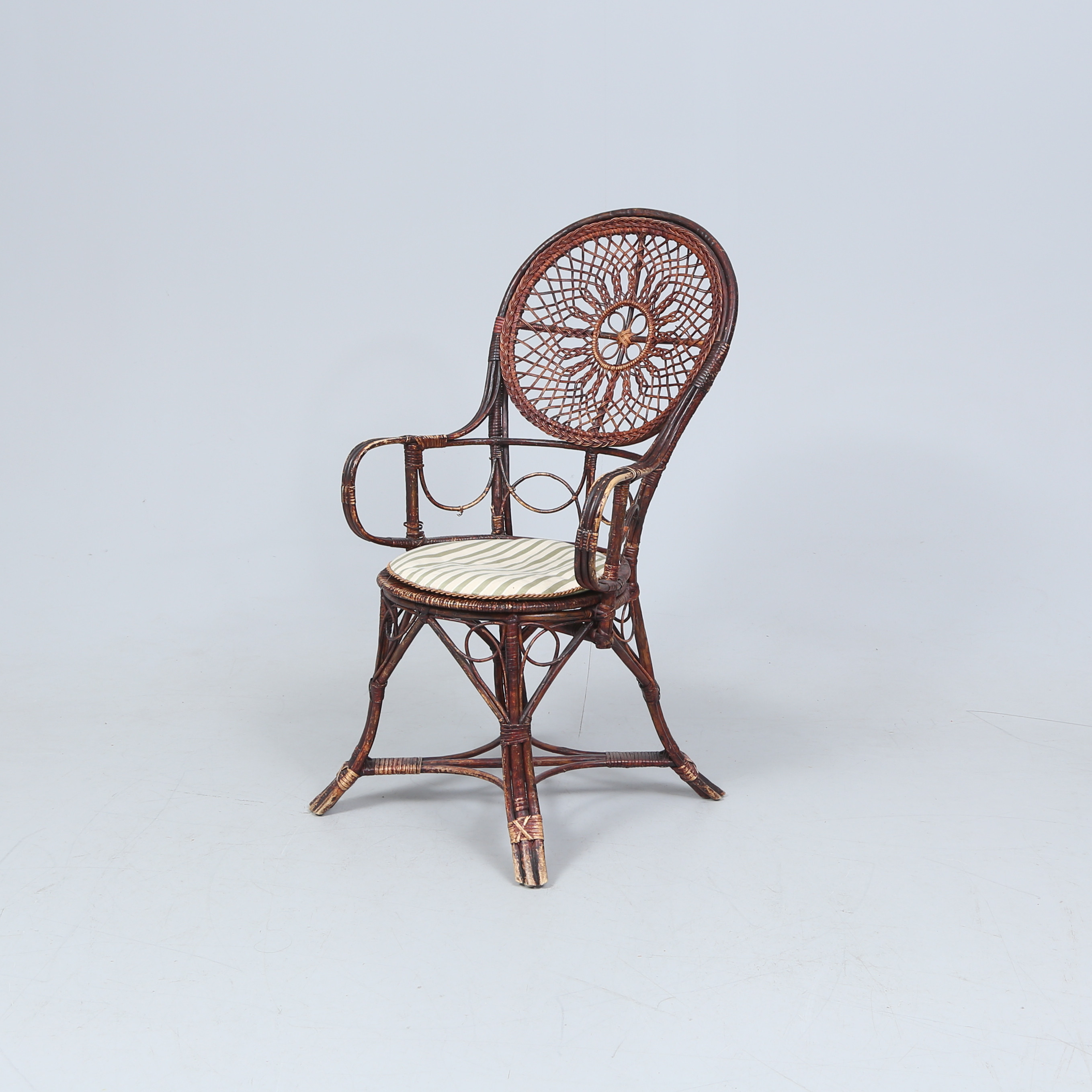 KARMSTOL, korg, 1900-tal.