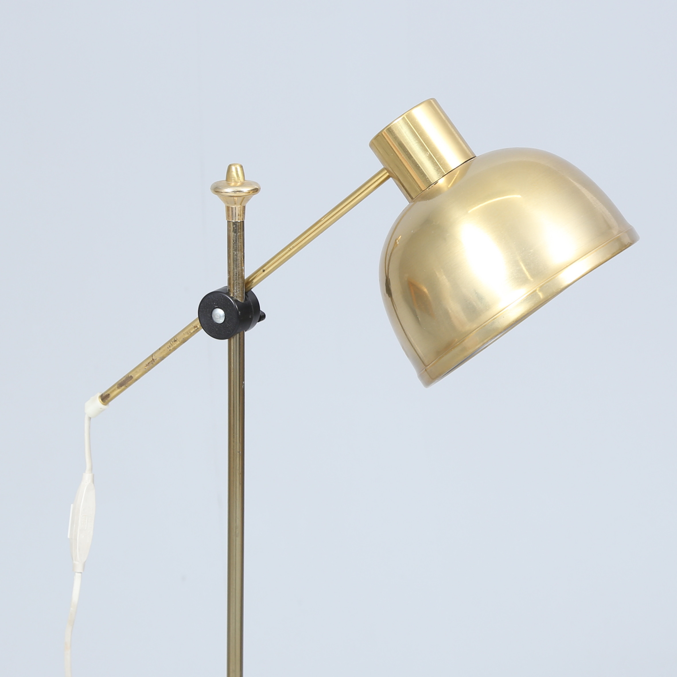 Golvlampa, möjligen Kosta, märkt SMGT-10C.