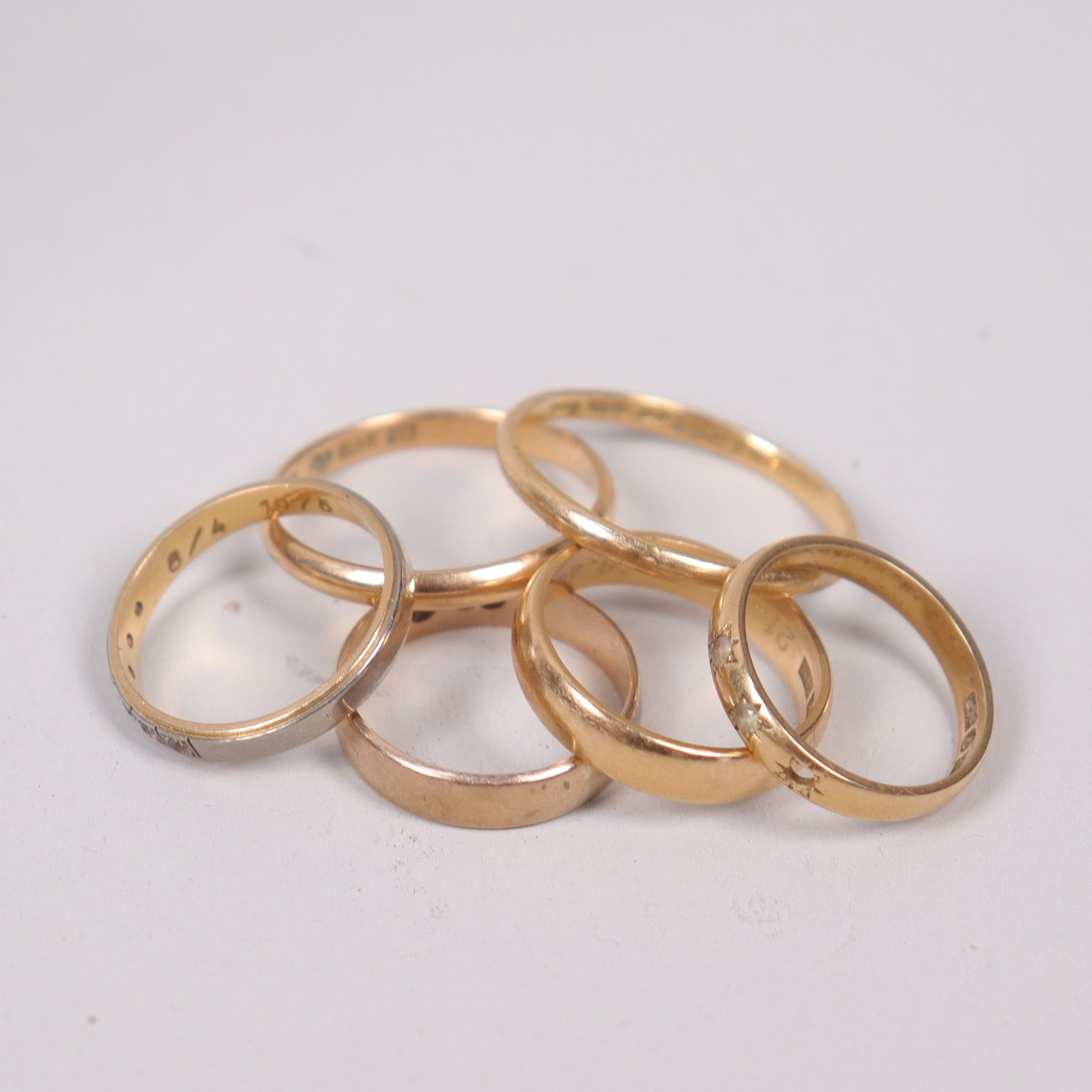RINGAR, 18k guld, 6 st, totalt 18,97 gram.