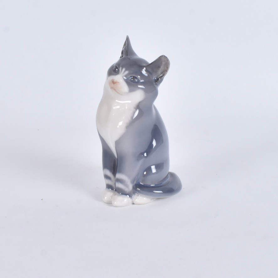 FIGURIN, porslin, Katt, nr 1803, Royal Copenhagen, Danmark.