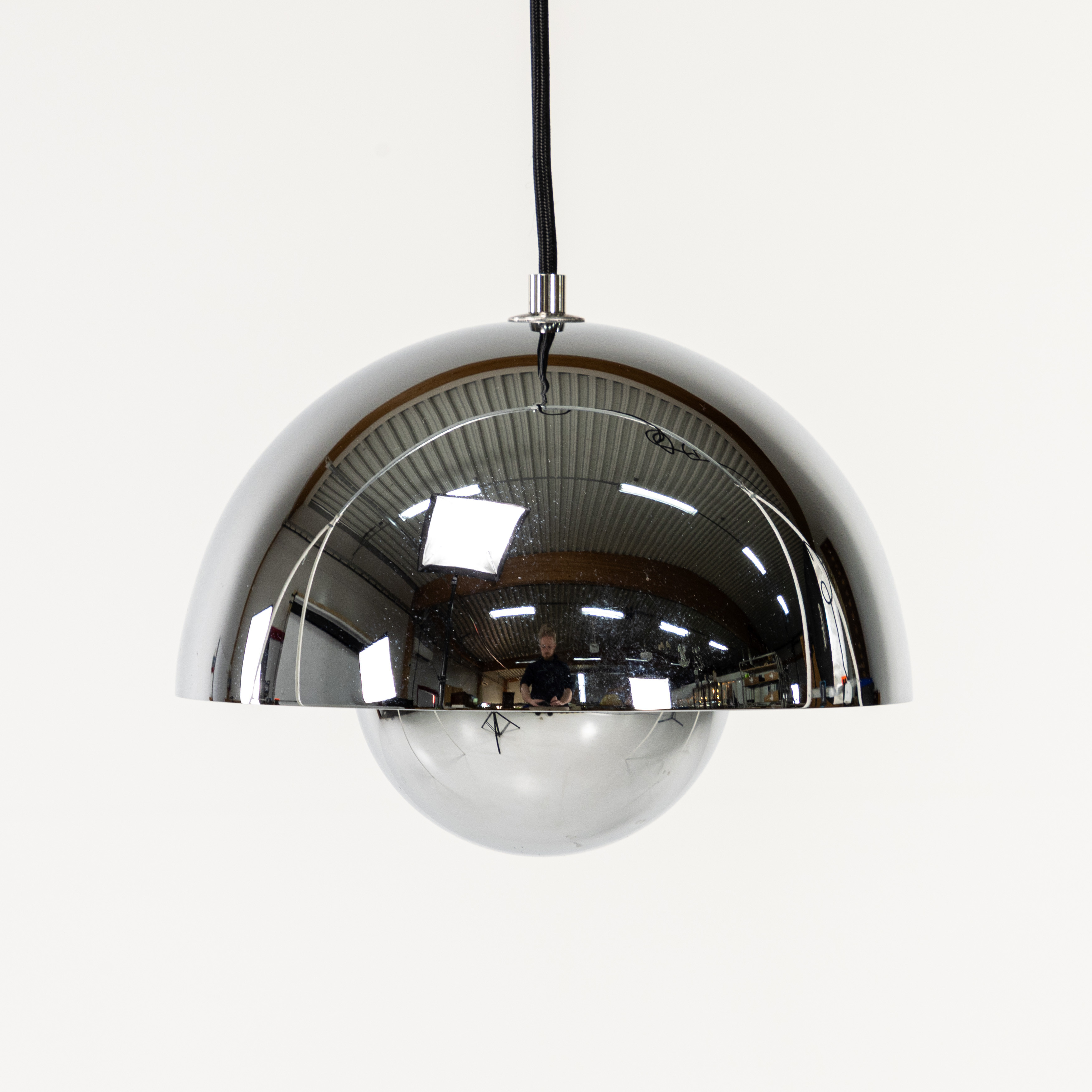 VERNER PANTON. Taklampa, "Flowerpot VP1", &Tradition, Danmark.
