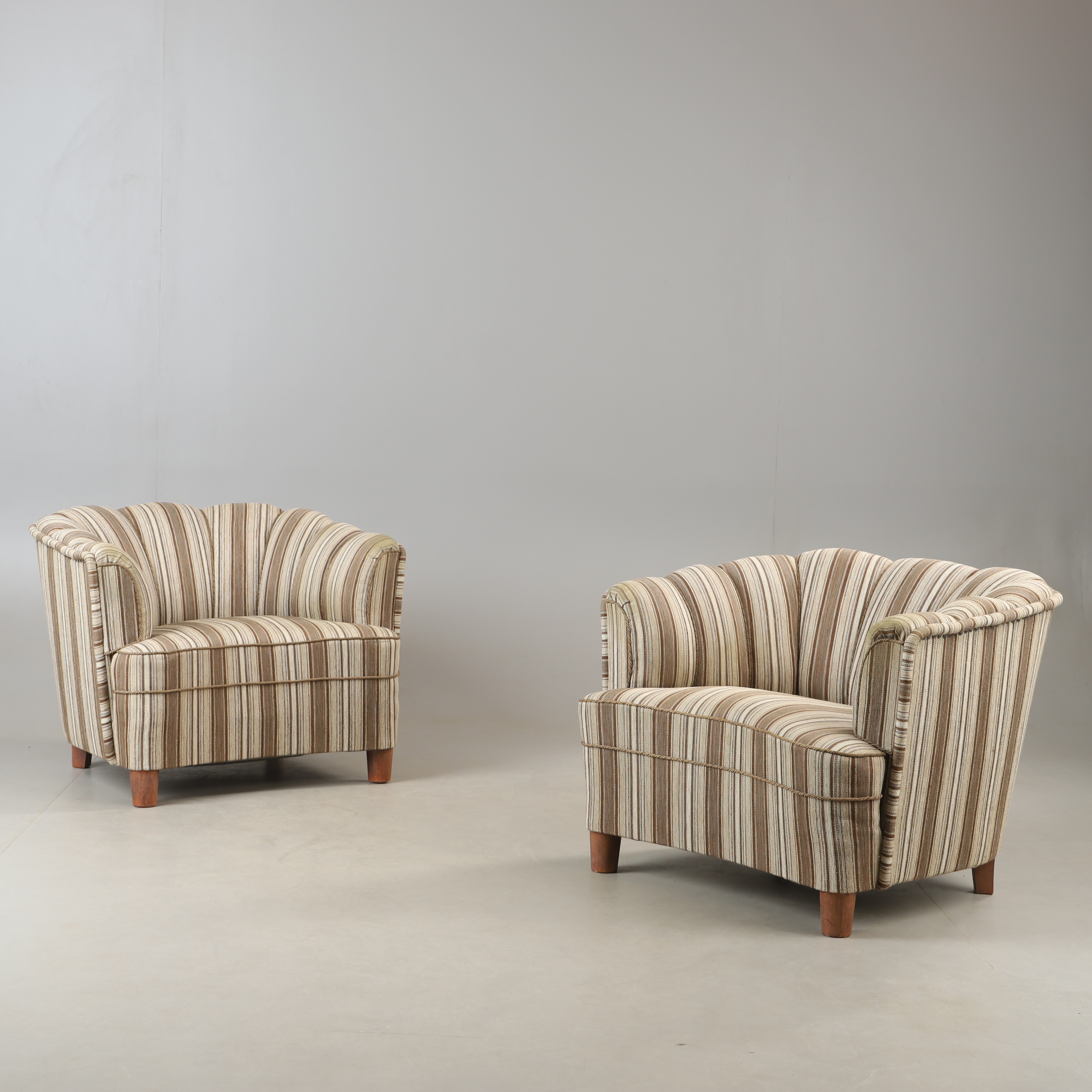 FÅTÖLJER, 1 par, textilklädd, Swedish modern, 1940-tal.