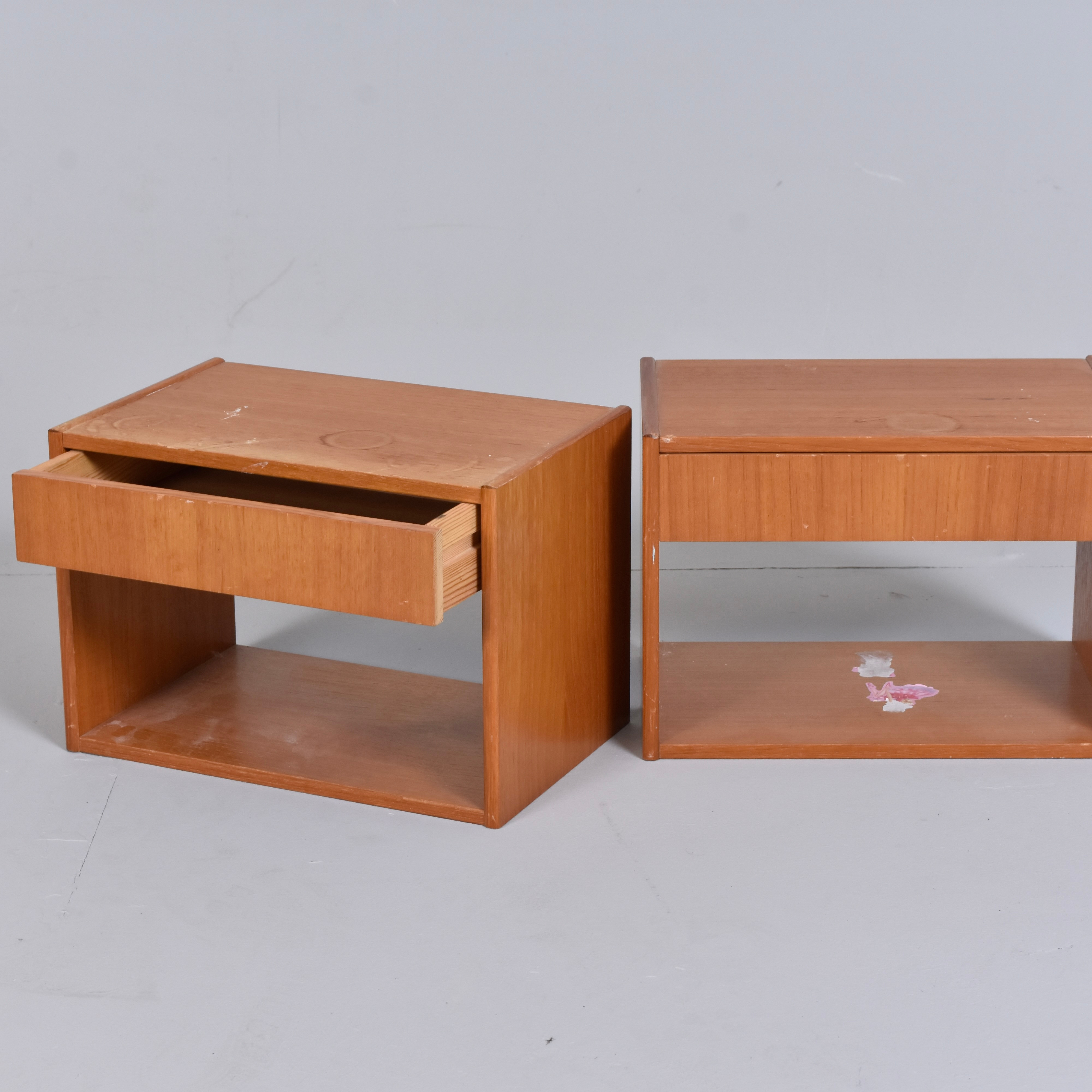 NATTYGSBORD FÖR VÄGG, 1 par, teak, 1960-tal.