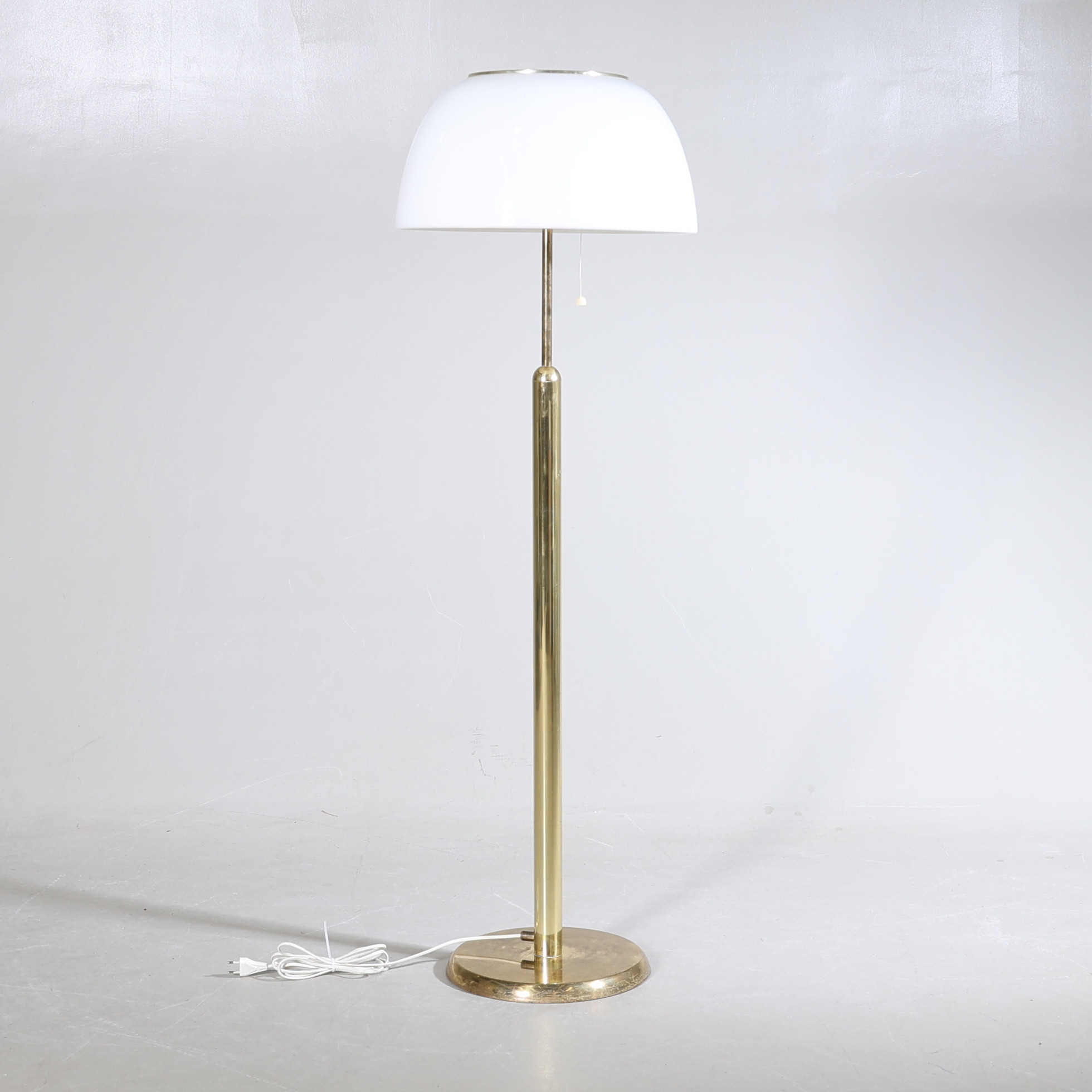 GOLVLAMPA, mässing & akrylplast, Aneta Belysning AB, 1970/80-tal.