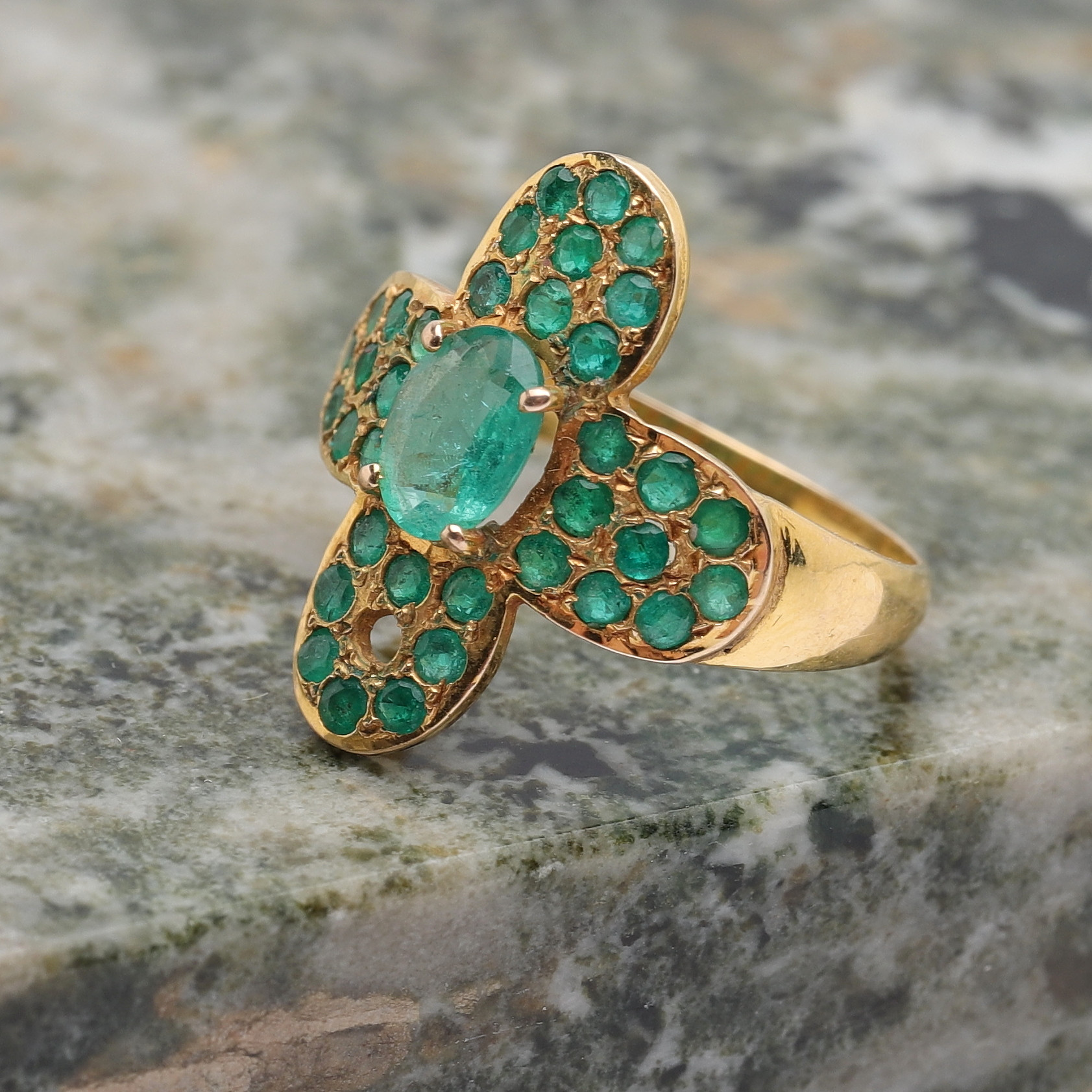 RING, 18k med smaragder, totalvikt ca 2,65g.