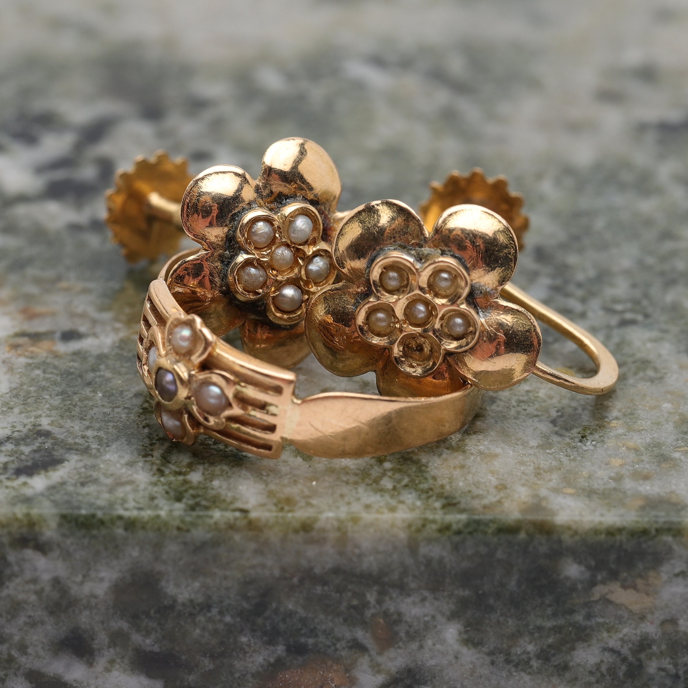 RING OCH ÖRHÄNGEN, Set, 18k guld, med pärlor, Juvelfabriken Ab, 1946, totalvikt ca 4,09g.