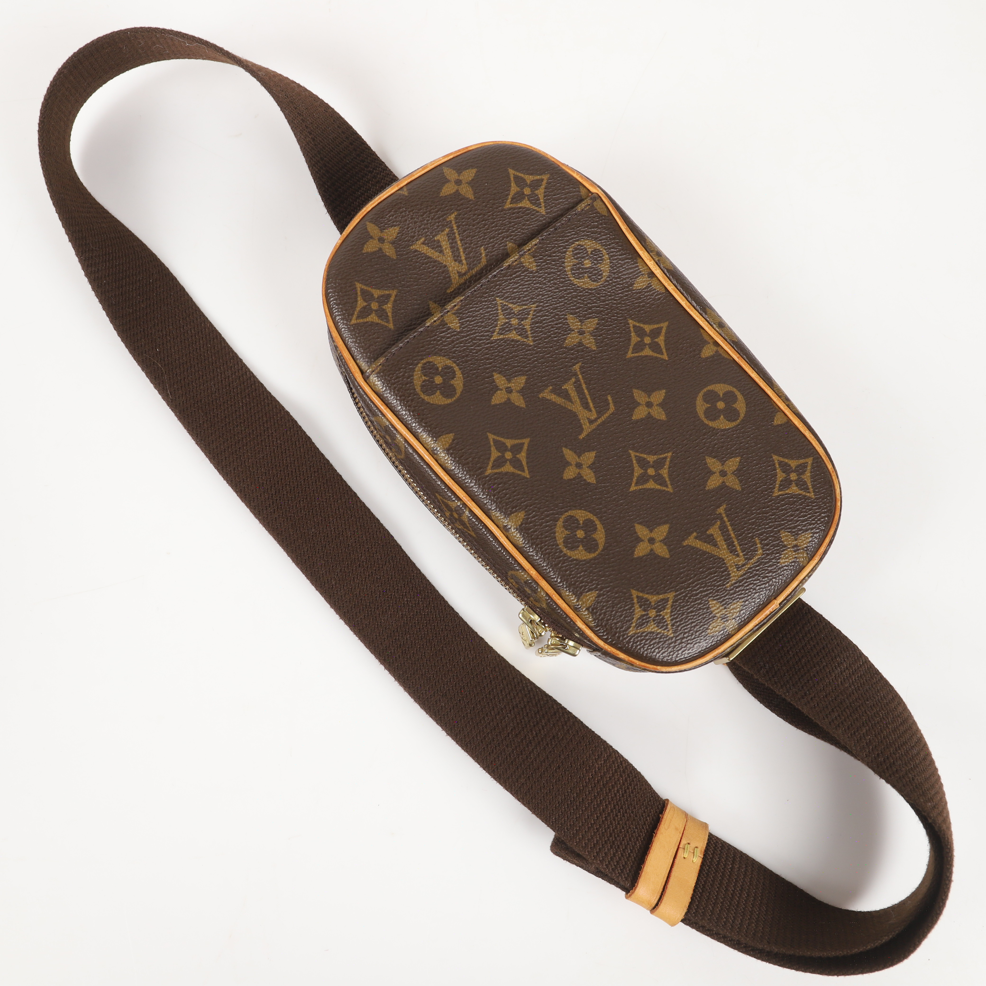 LOUIS VUITTON. Axelremsväska, "Pochette Gange", Paris, Frankrike, 2004.