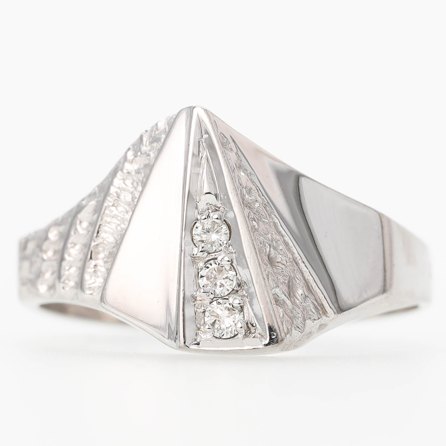 RING, 18 k vitguld, rodierat, briljantslipade diamanter, 0,06ct, B. Hallberg, Köping 1994.