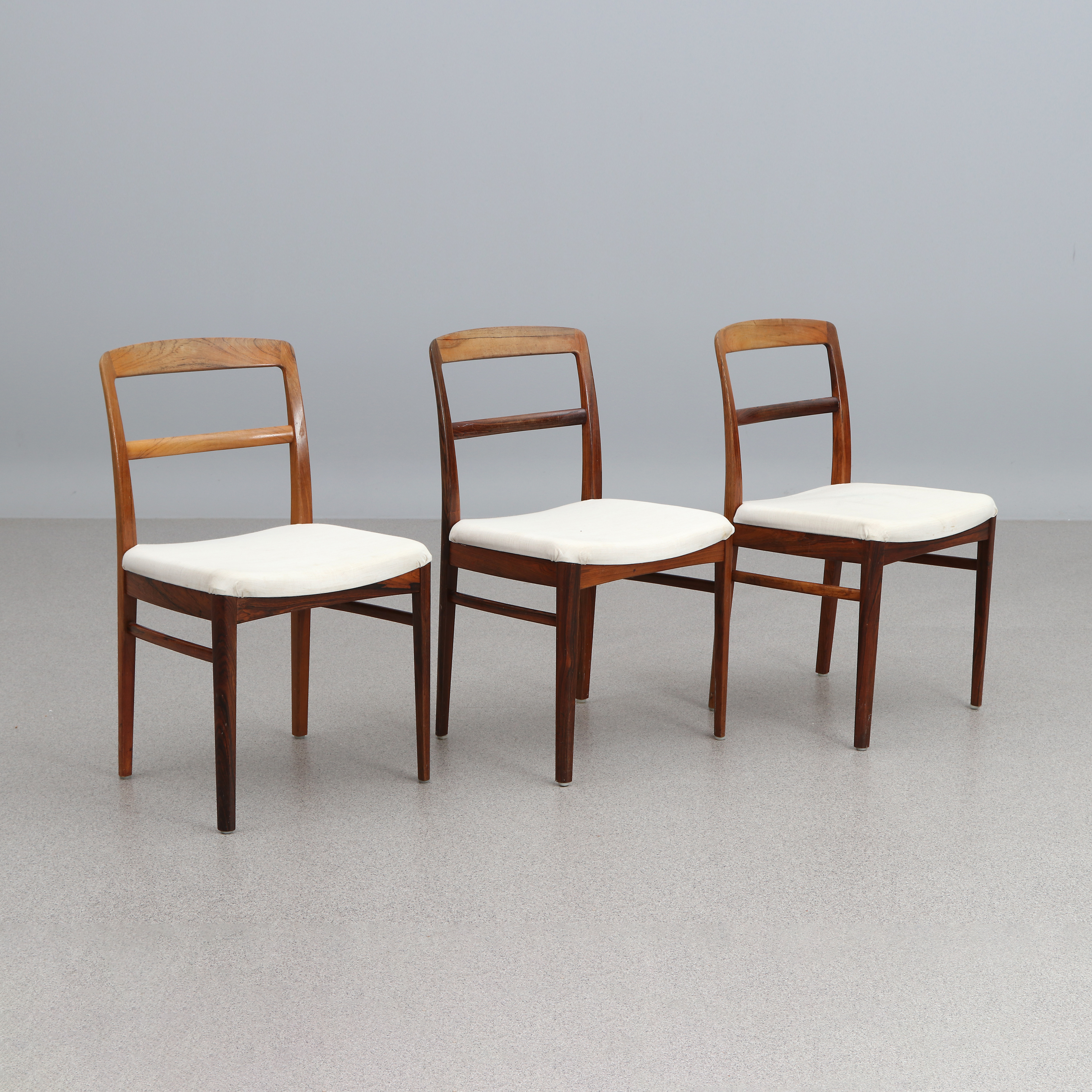 ARNE VODDER. STOLAR, TRE ST. Jakaranda. Modell 430, Sibast Møbler, 1960-tal. Omärkta.