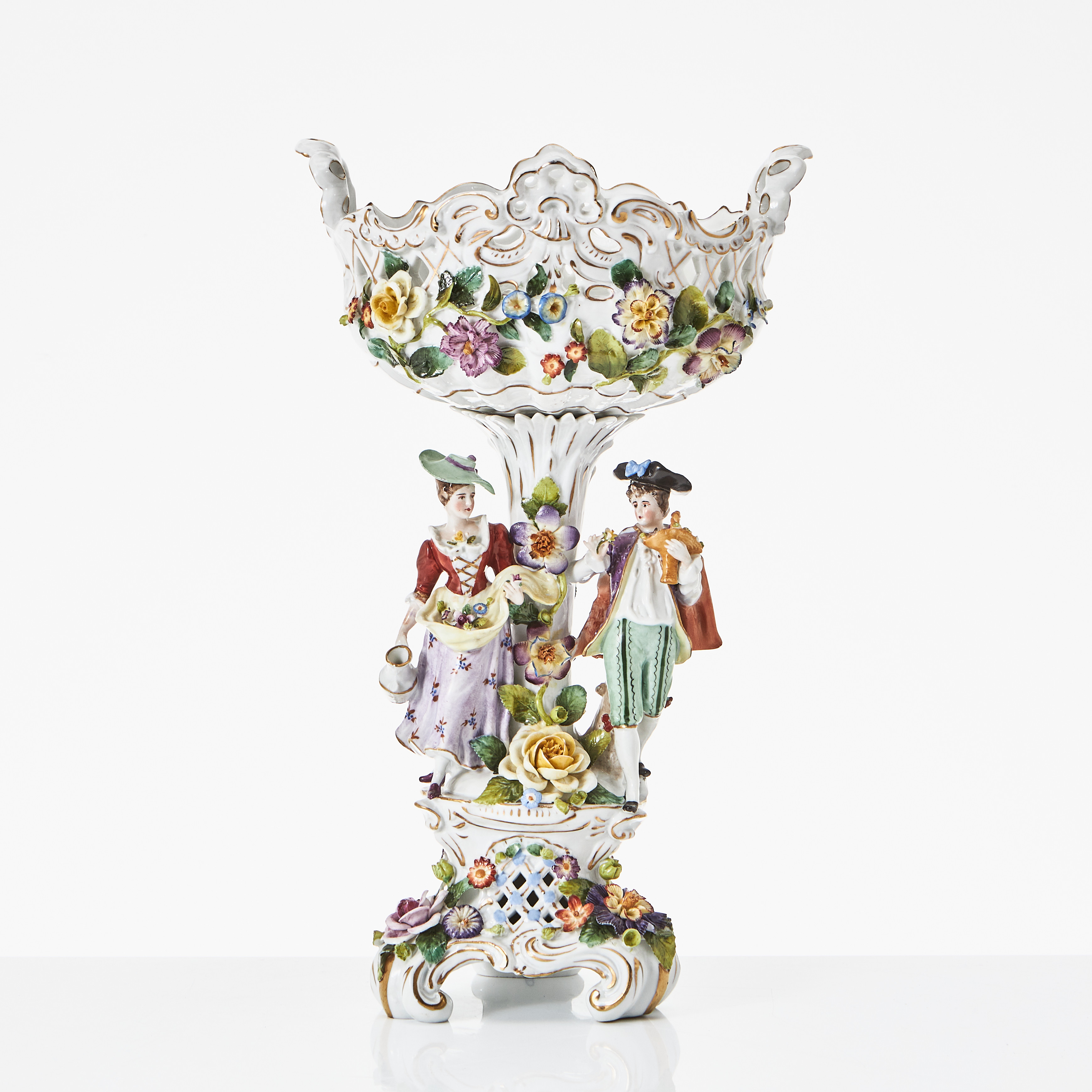 BORDSUPPSATS, porslin, troligen Tyskland, 1900-talets första hälft, rokokostil, potpurri, dekor av blomsterflicka och pojke, polykromt bemålad, detaljer i guld.