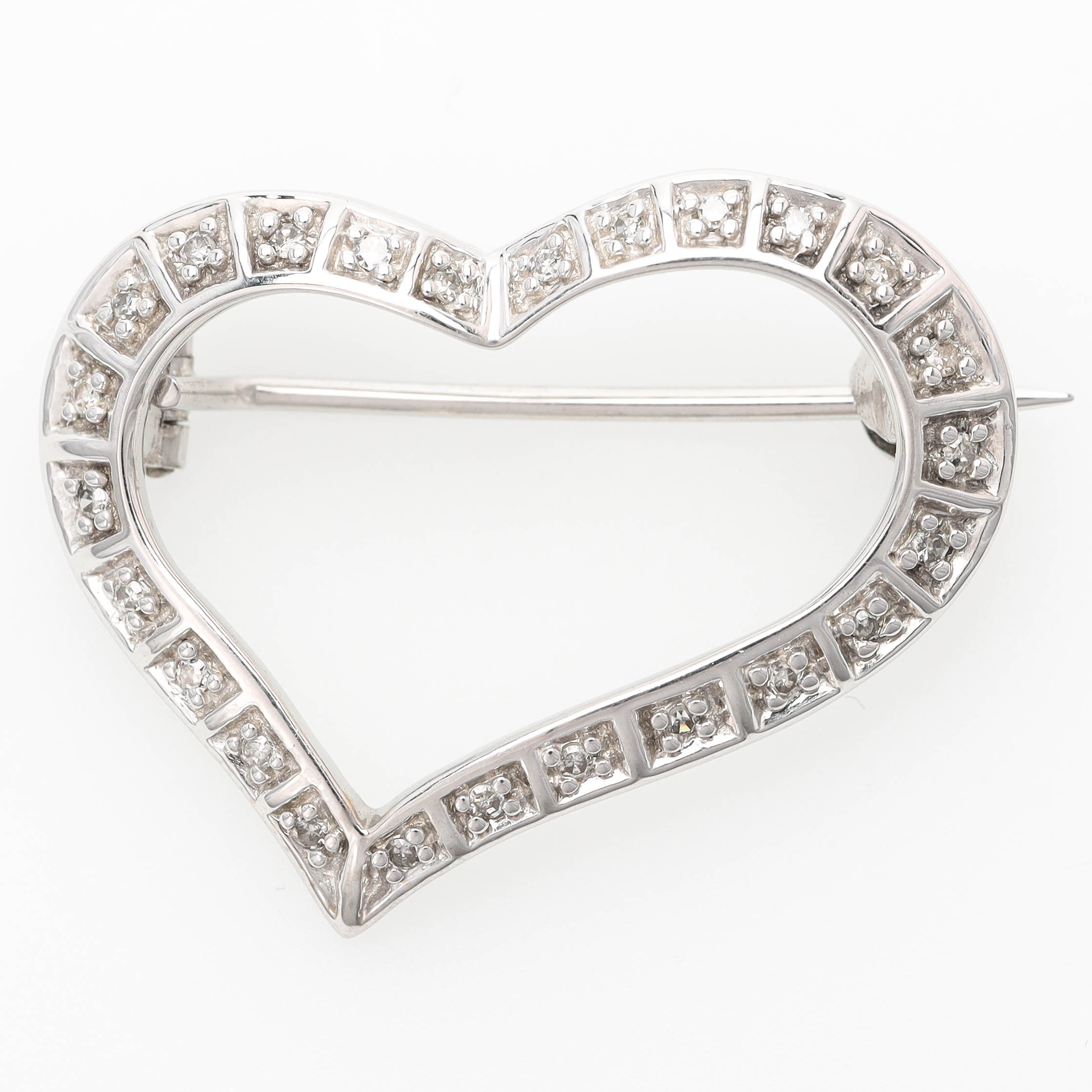 BROSCH, 18 k vitguld, åttkantslipade diamanter 0,13 ct enligt gravyr.