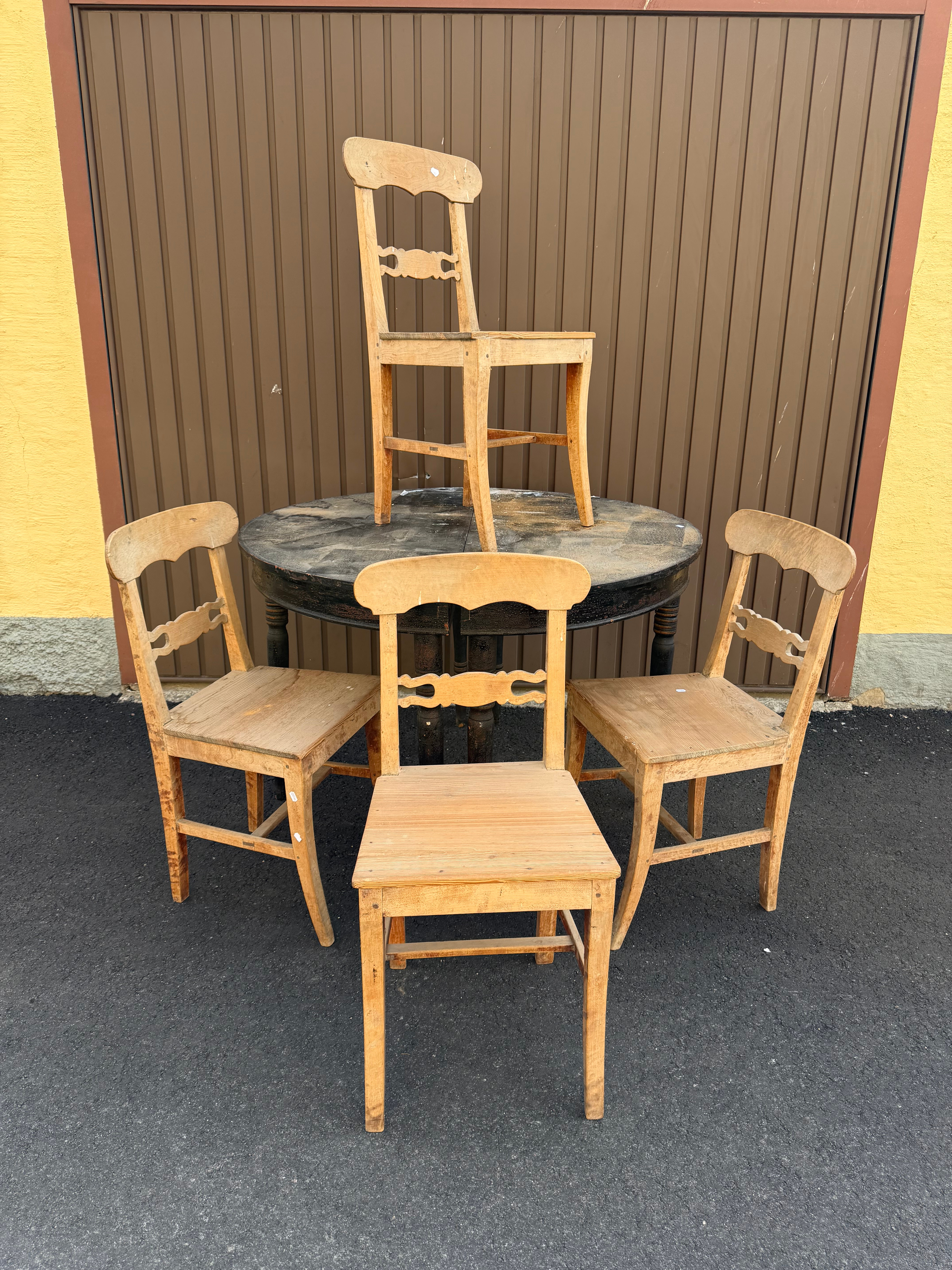 MÅNBORD 2 delar samt STOLAR, 4 st, 1800-tal.