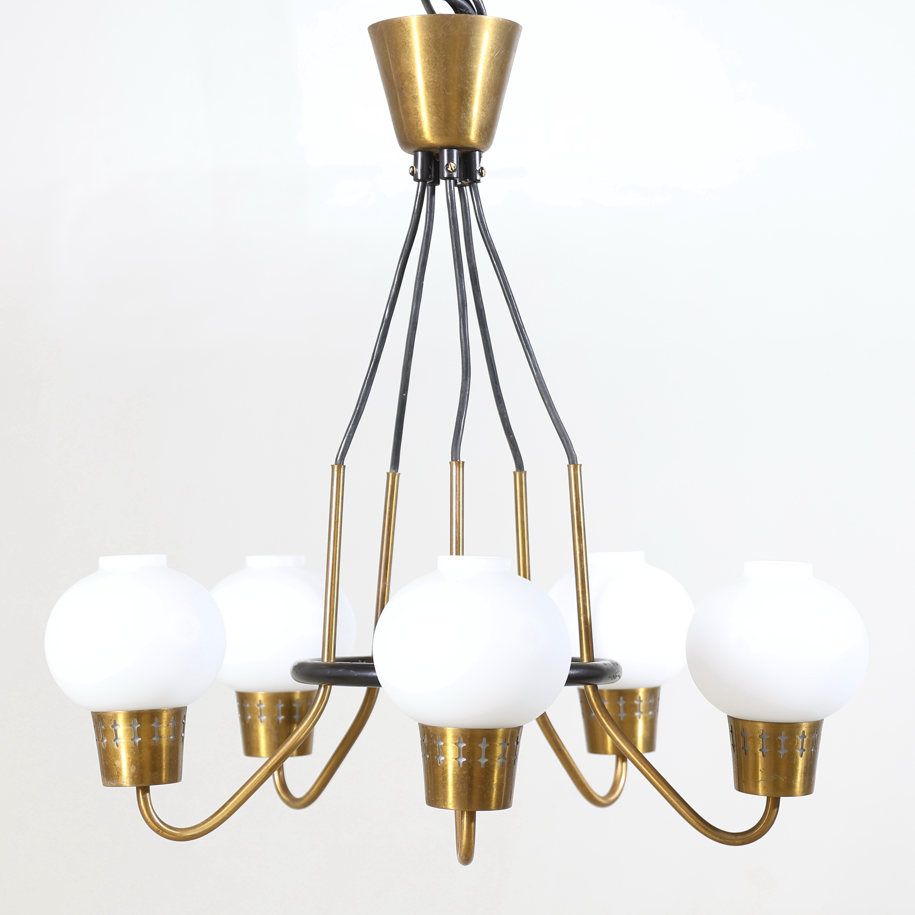 TAKLAMPA, mässing & oplaglas, 1950-tal.